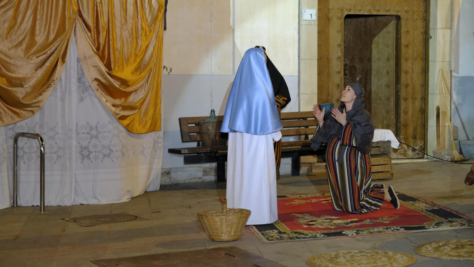 El Belén viviente de Gádor abarrota de público la plaza del pueblo, en imágenes