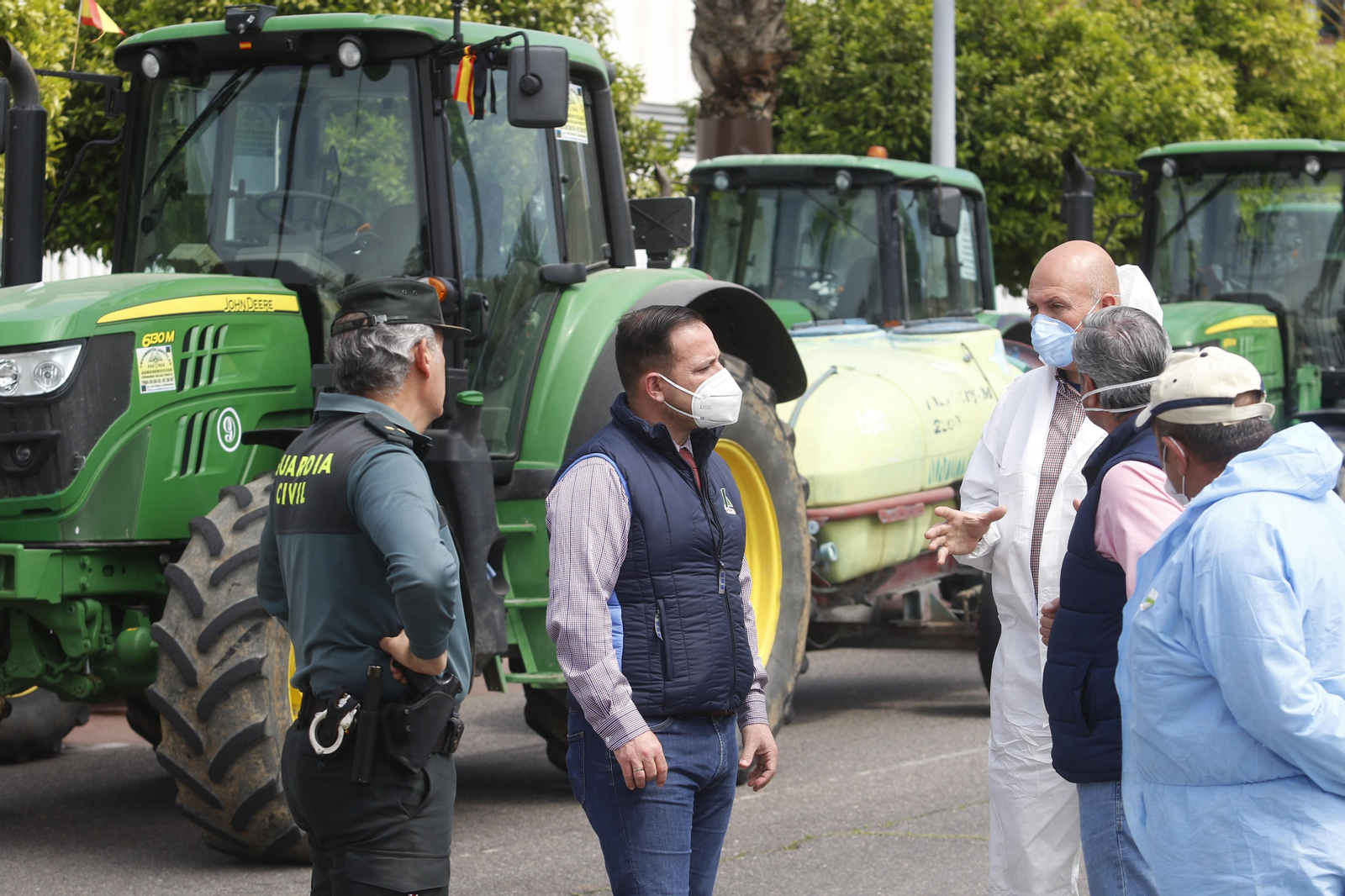 Las fotos del homenaje de los agricultores a los sanitarios de Córdoba
