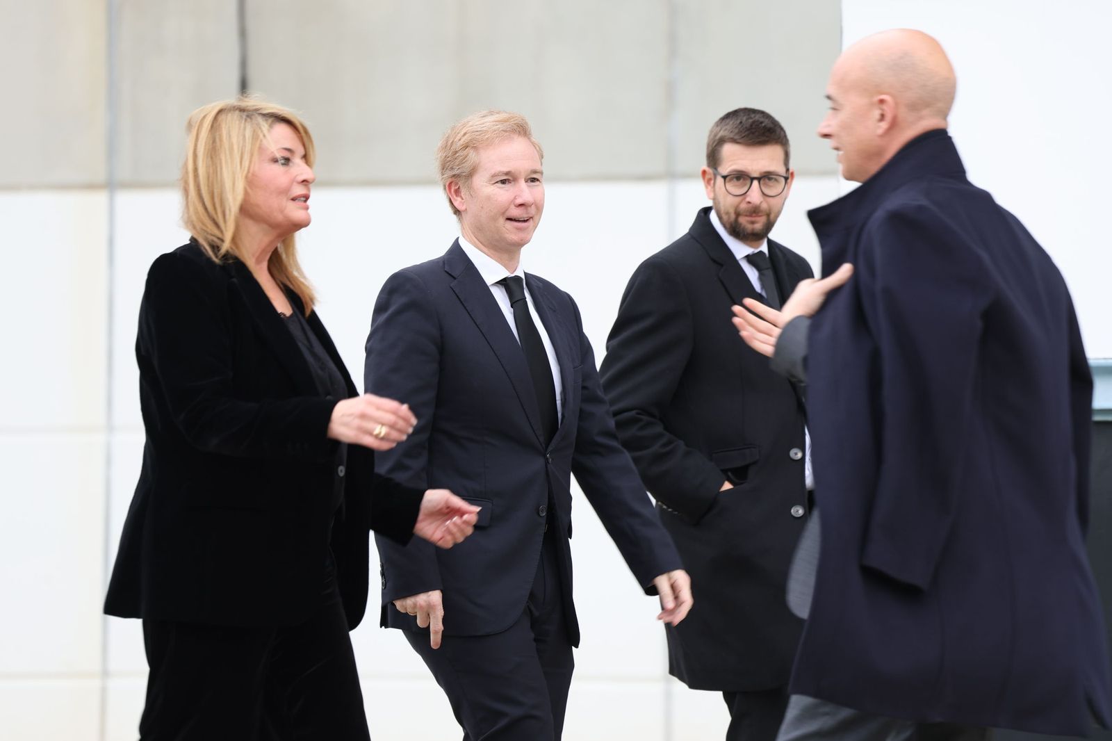 Fotografías de la llegada de Juanma Moreno, Feijóo y todas las autoridades al funeral por las víctimas de Adamuz en Huelva