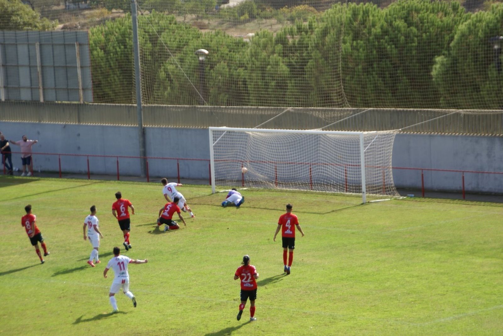 Encuentro entre la AD Cartaya - Antoniano de la primera vuelta.