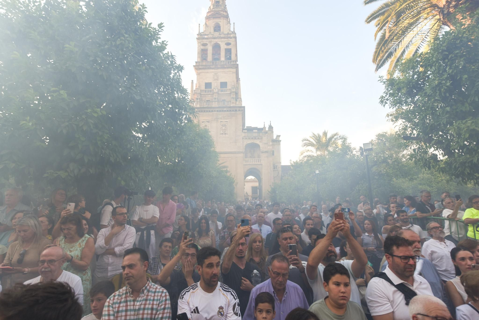 Las fotos del traslado del Remedio de Ánimas tras el Magno Vía Crucis de Córdoba
