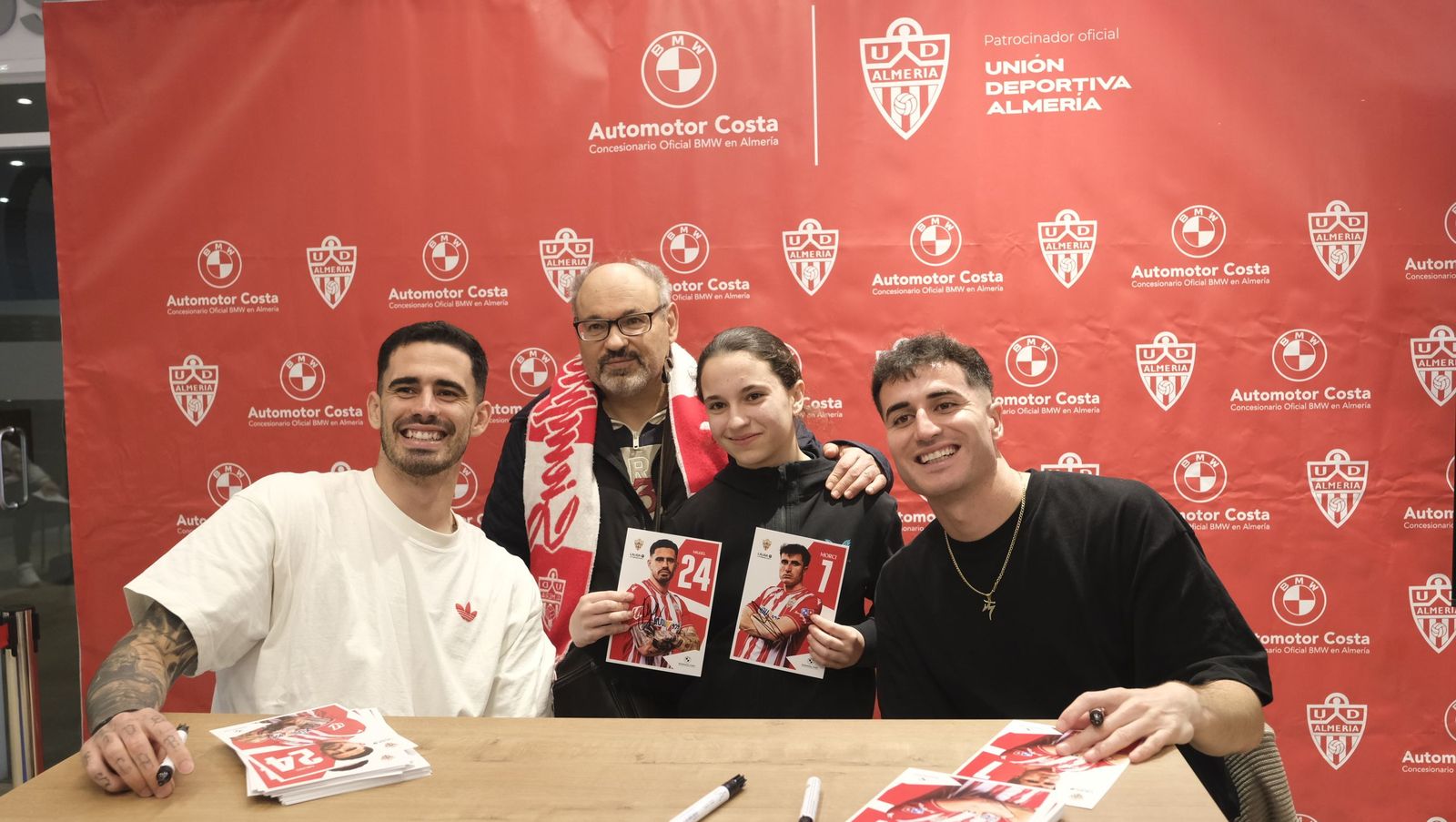 La firma de autógrafos de Jon Morcillo y Miguel de la Fuente en Automotor Costa BMW