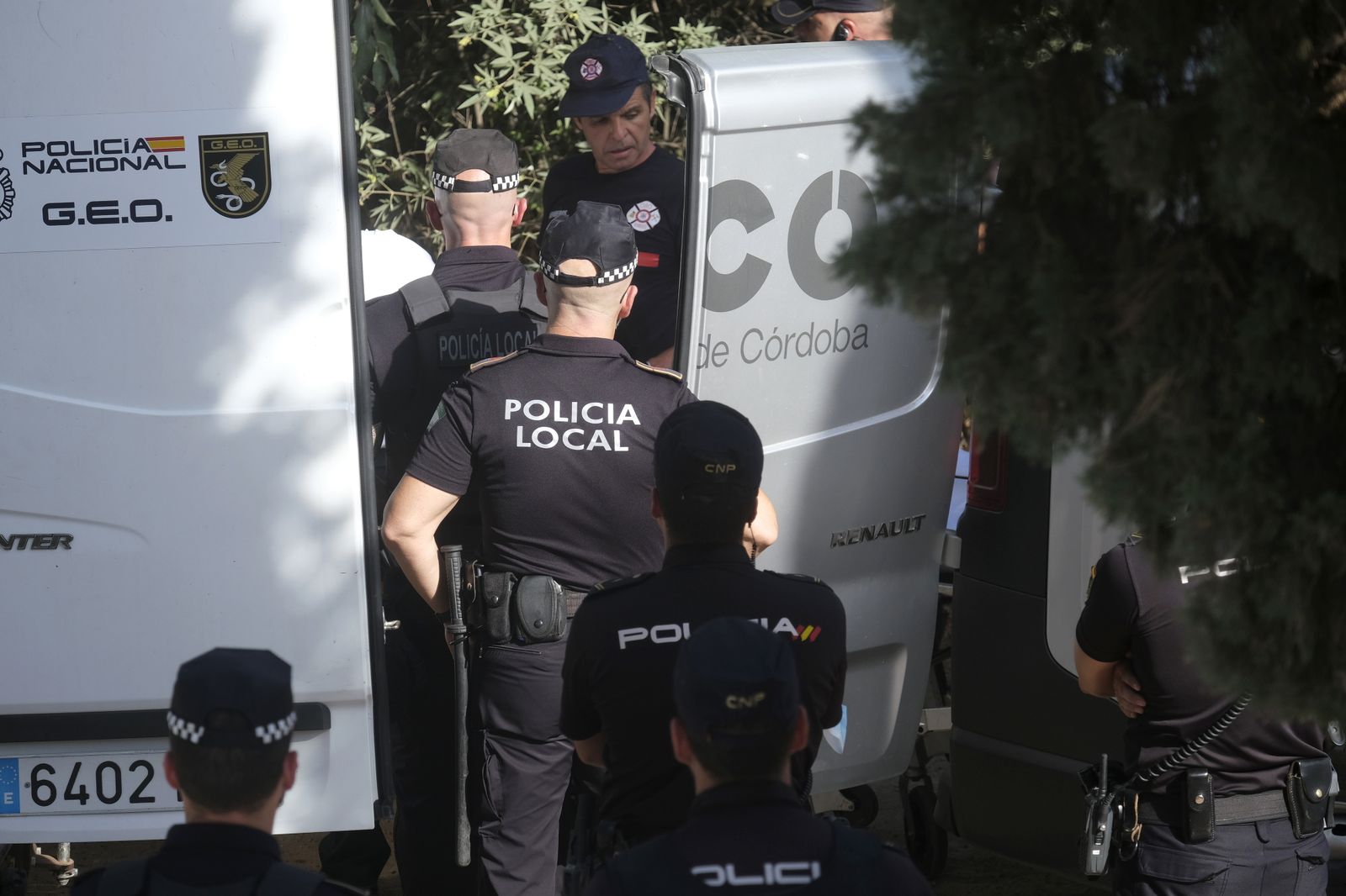 Así ha sido el rescate del cuerpo del joven ahogado en el Guadalquivir