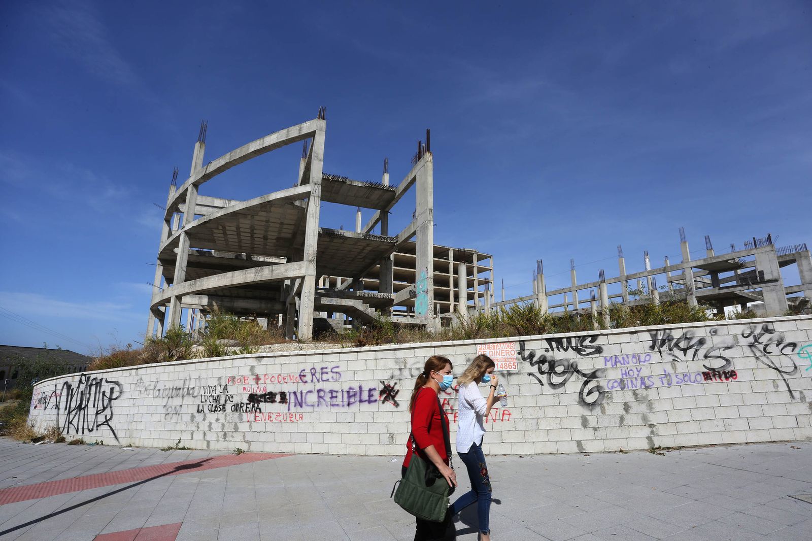 Aspecto actual de la estructura del Palacio de Congresos, cuyo solar ha adquirido el empresario José Luis López.
