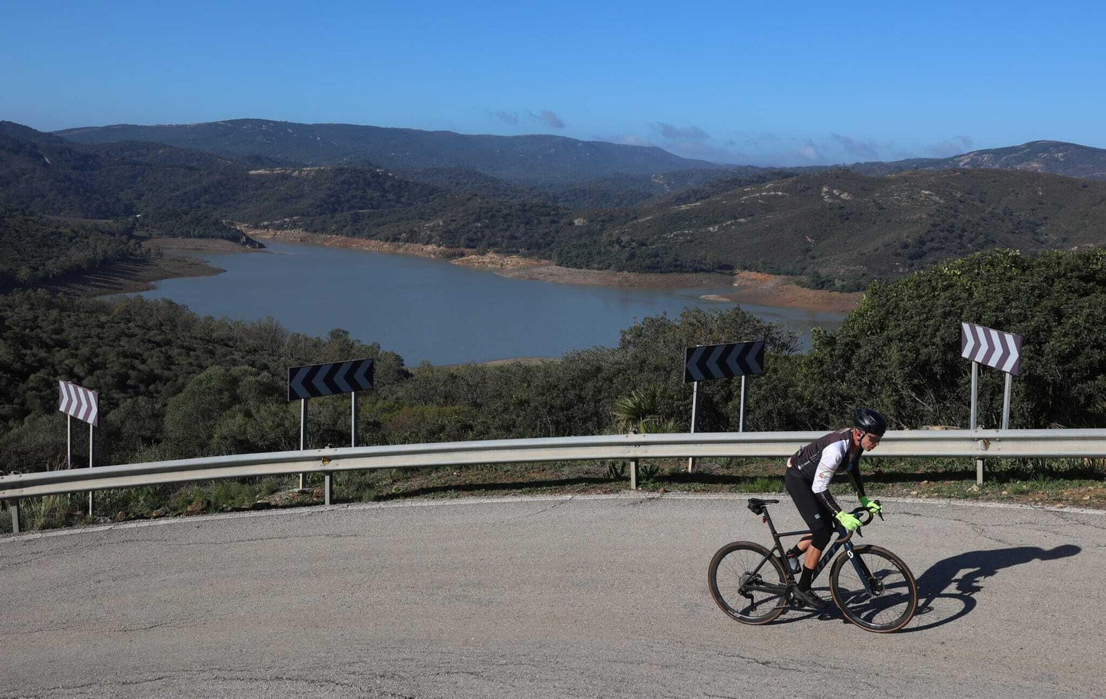 El embalse de Guadarranque, en Castellar, este lunes. El embalse de Guadarranque, en Castellar, este lunes.