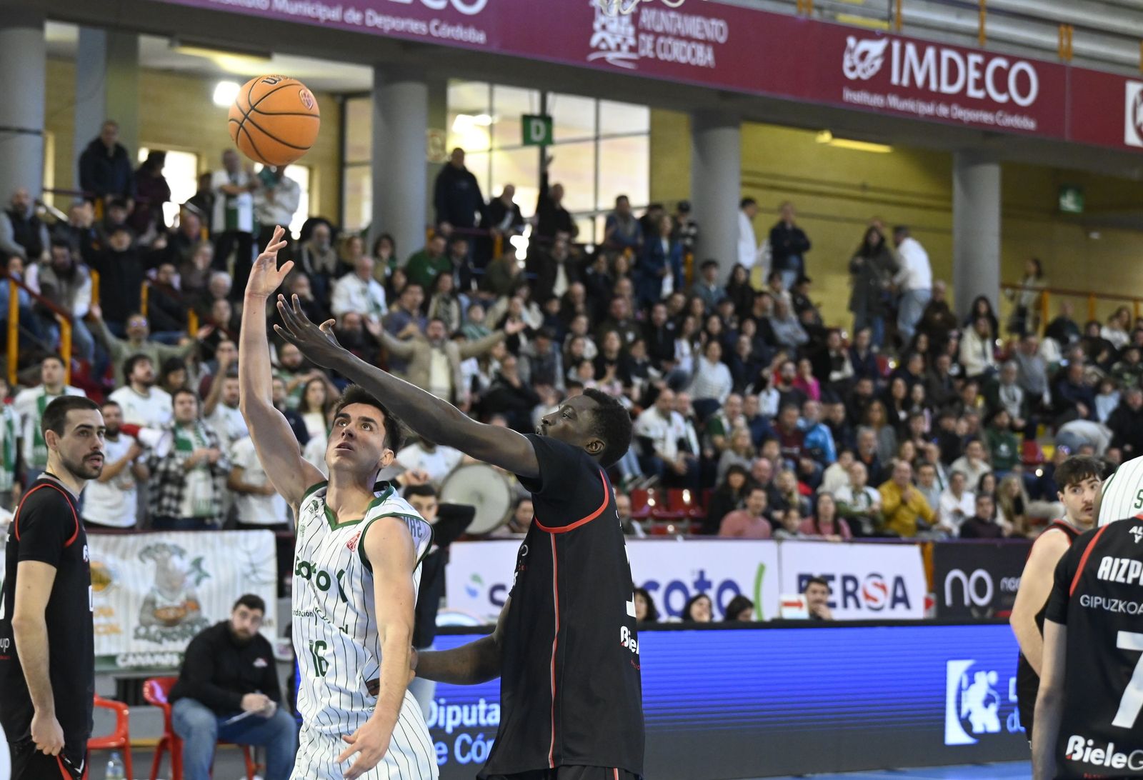 Las mejores fotos del ambiente en Vista Alegre para el Coto Córdoba - Biele Iraurgi