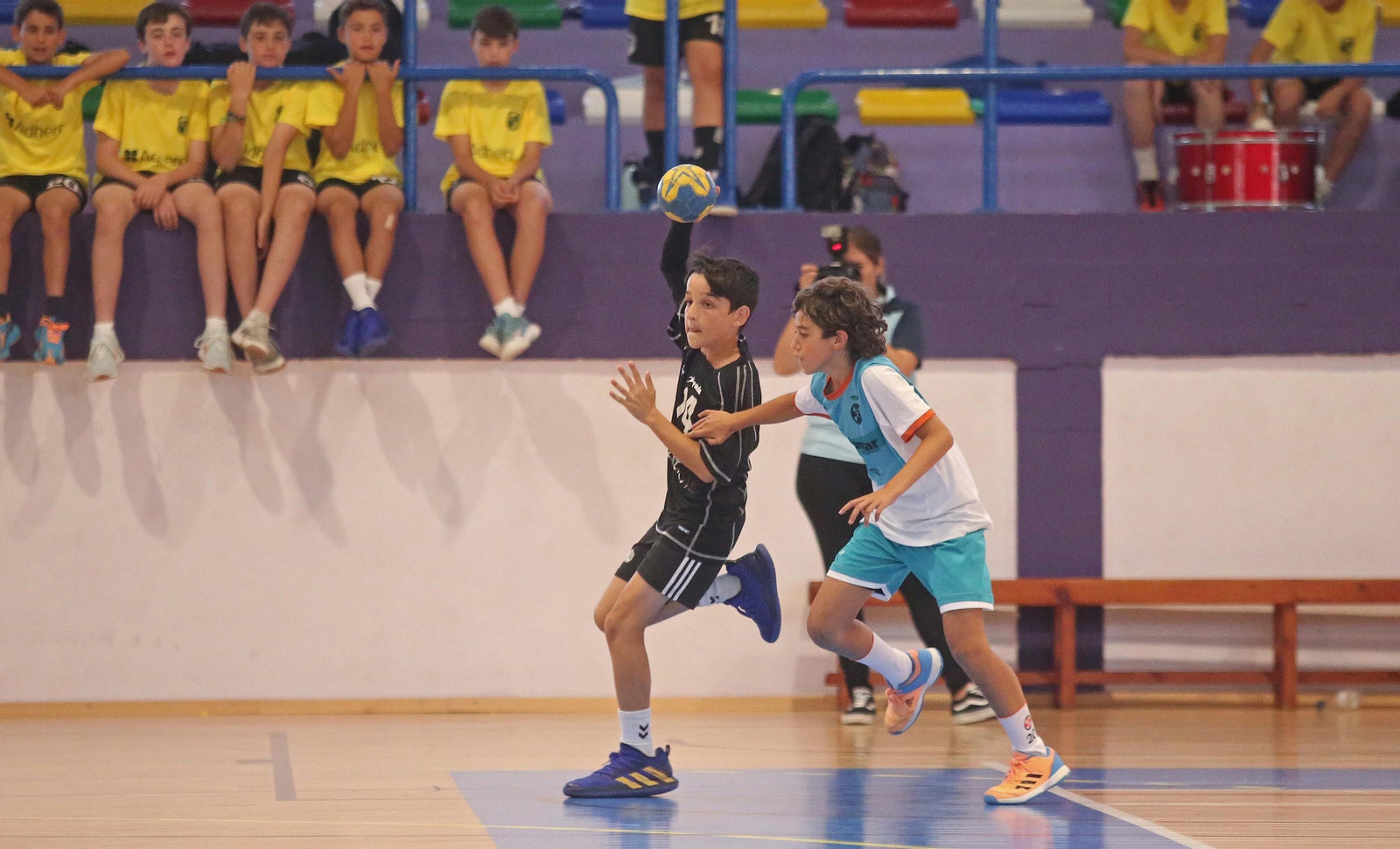 Fotos de la jornada inaugural del CADEBA alevín de balonmano en La Línea