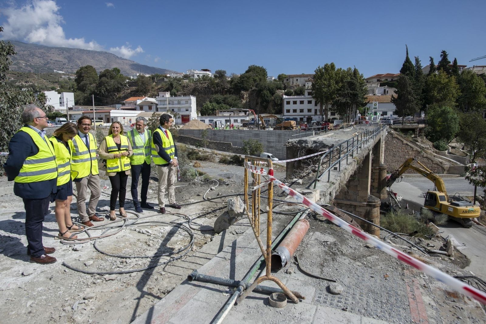 Comienza el derribo del puente de Órgiva para su reconstrucción