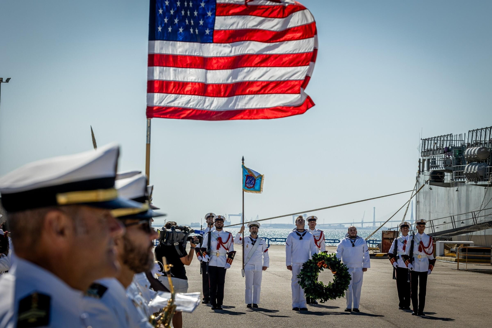 Imágenes: España y EEUU conmemoran 70 años de "guardias juntos" en la Base de Rota