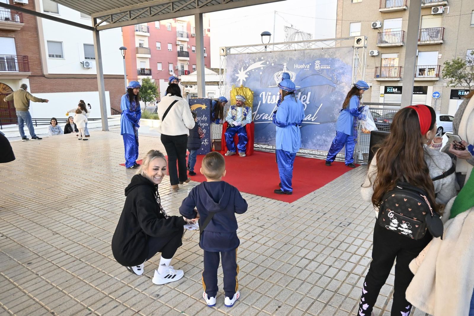 Recogida de cartas del paje real en la plaza Miguel Raya en el Molino, en imágenes