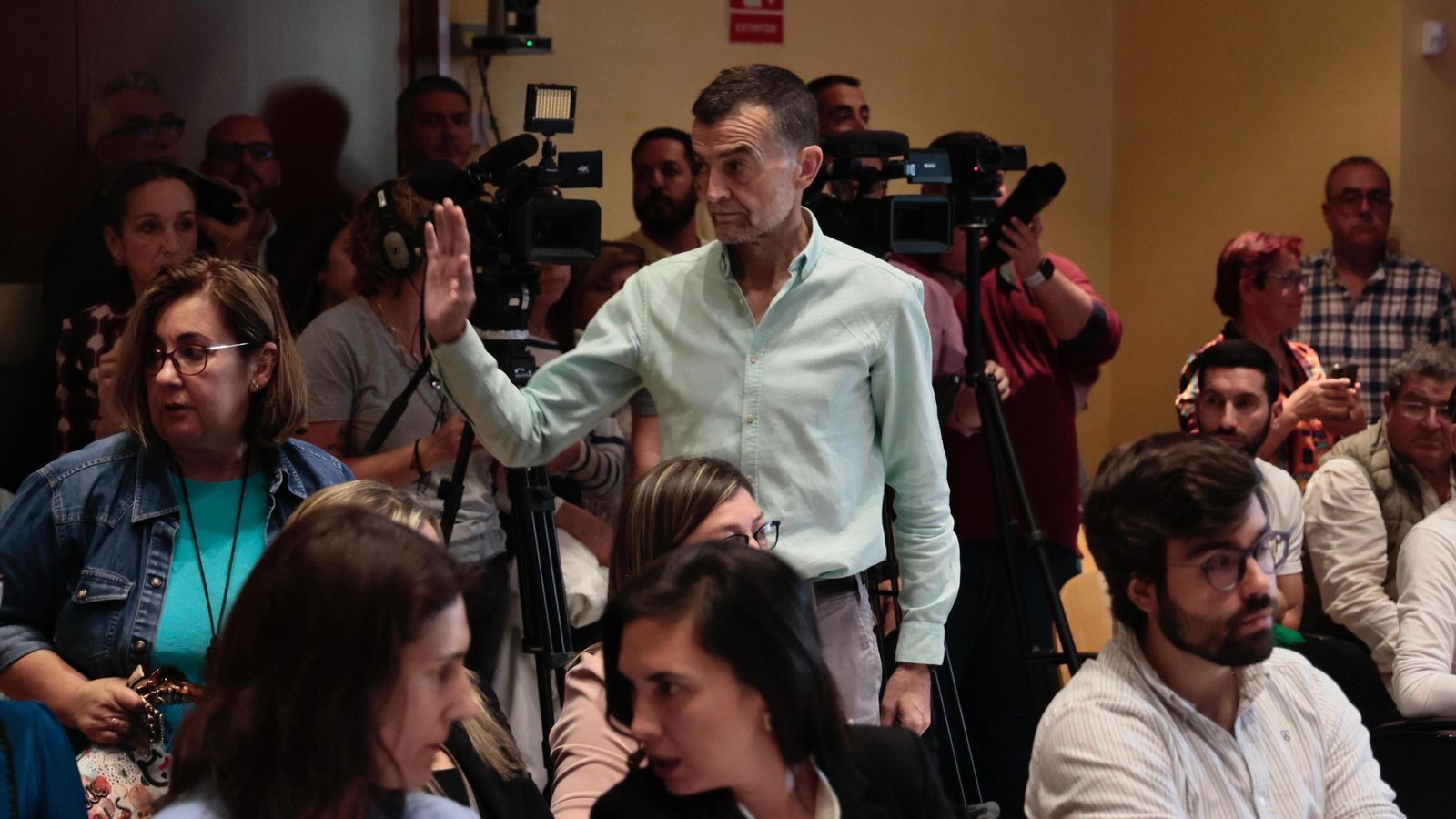 Antonio Maíllo, en el Ayuntamiento de Arahal.