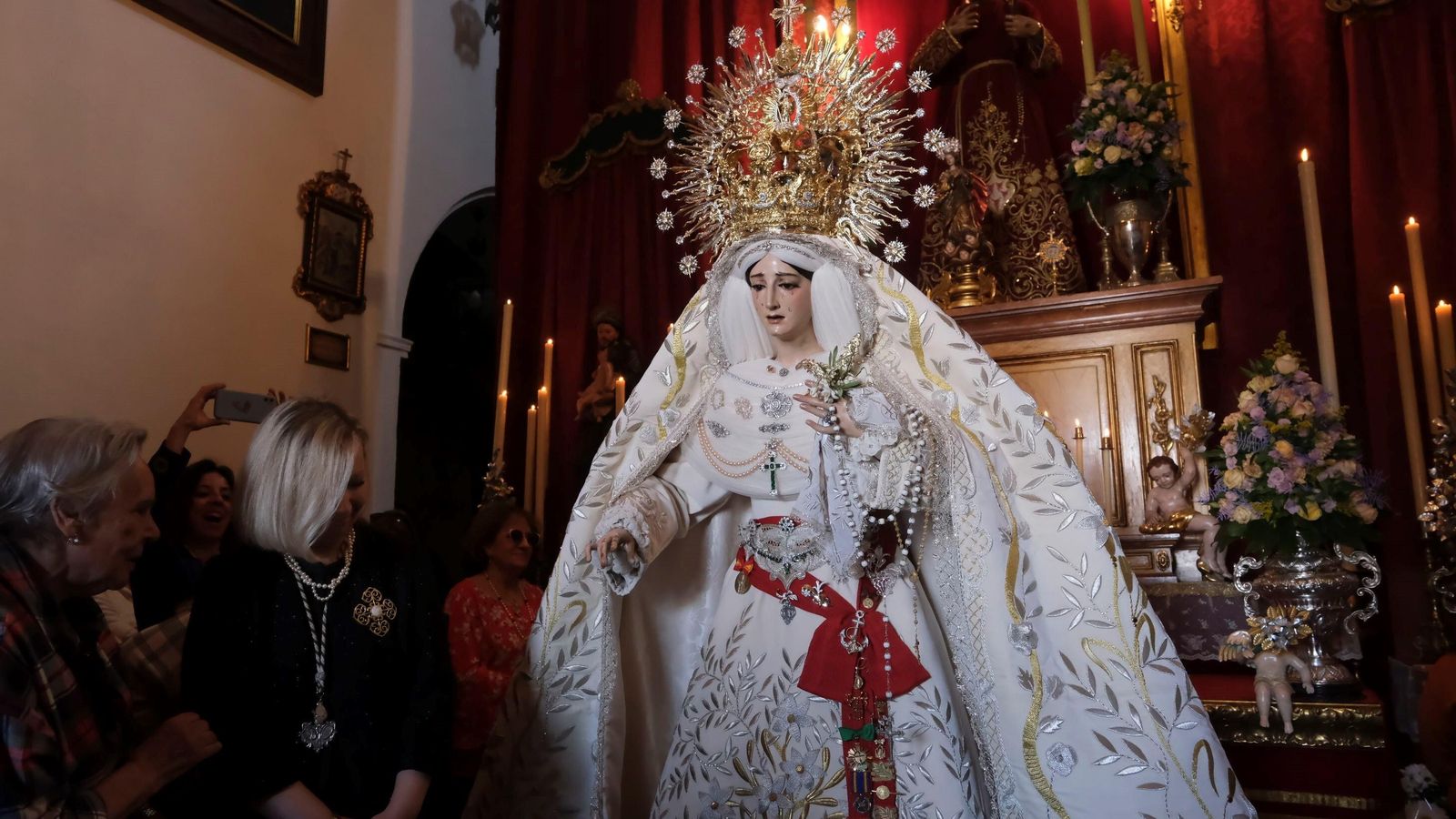 Besamanos de María Santísima de la Paz y Esperanza.