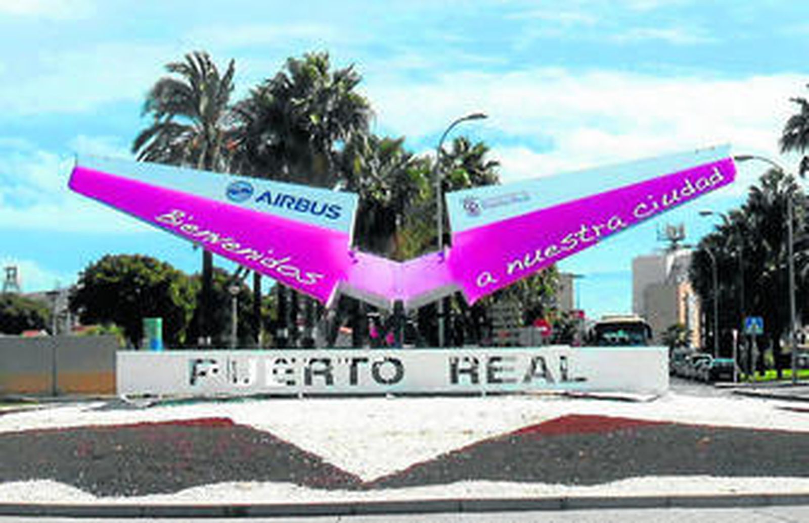 Estabilizador horizontal del A320, situado en la glorieta de acceso a Puerto Real.