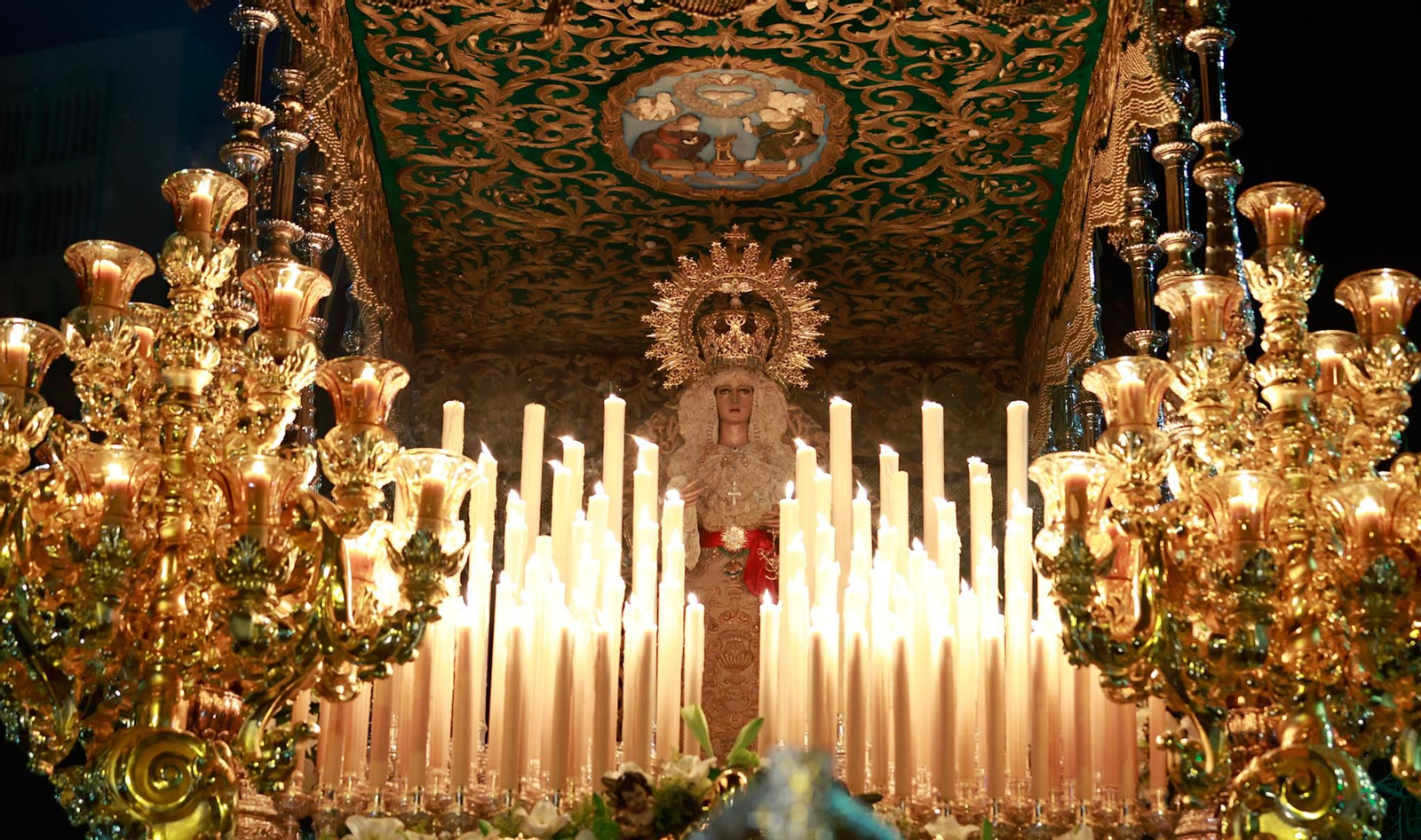 La Esperanza en la noche del Jueves Santo de Málaga, en imágenes
