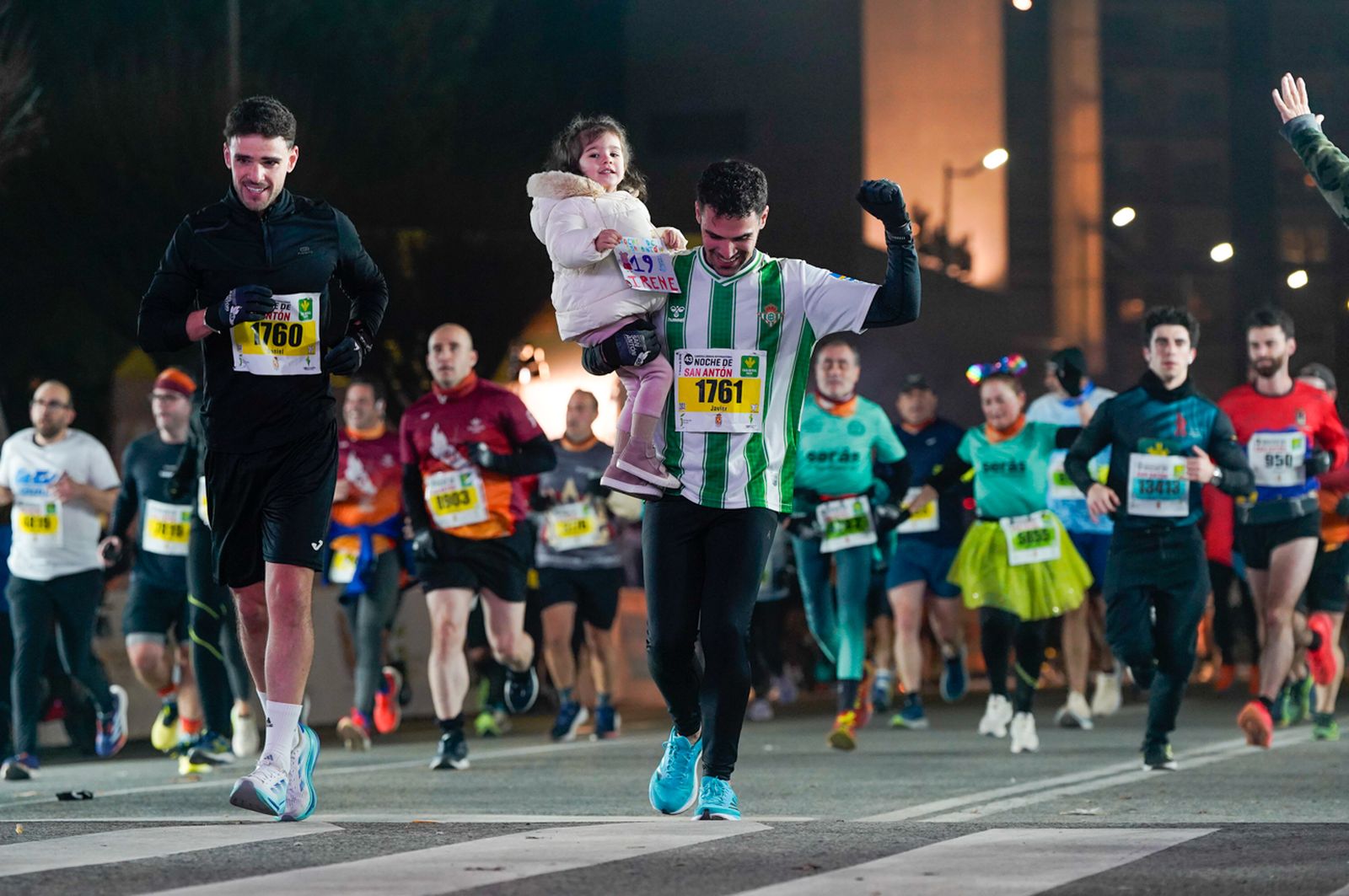 En imágenes: búscate en tu llegada a meta de la Carrera de San Antón 2026 (13)