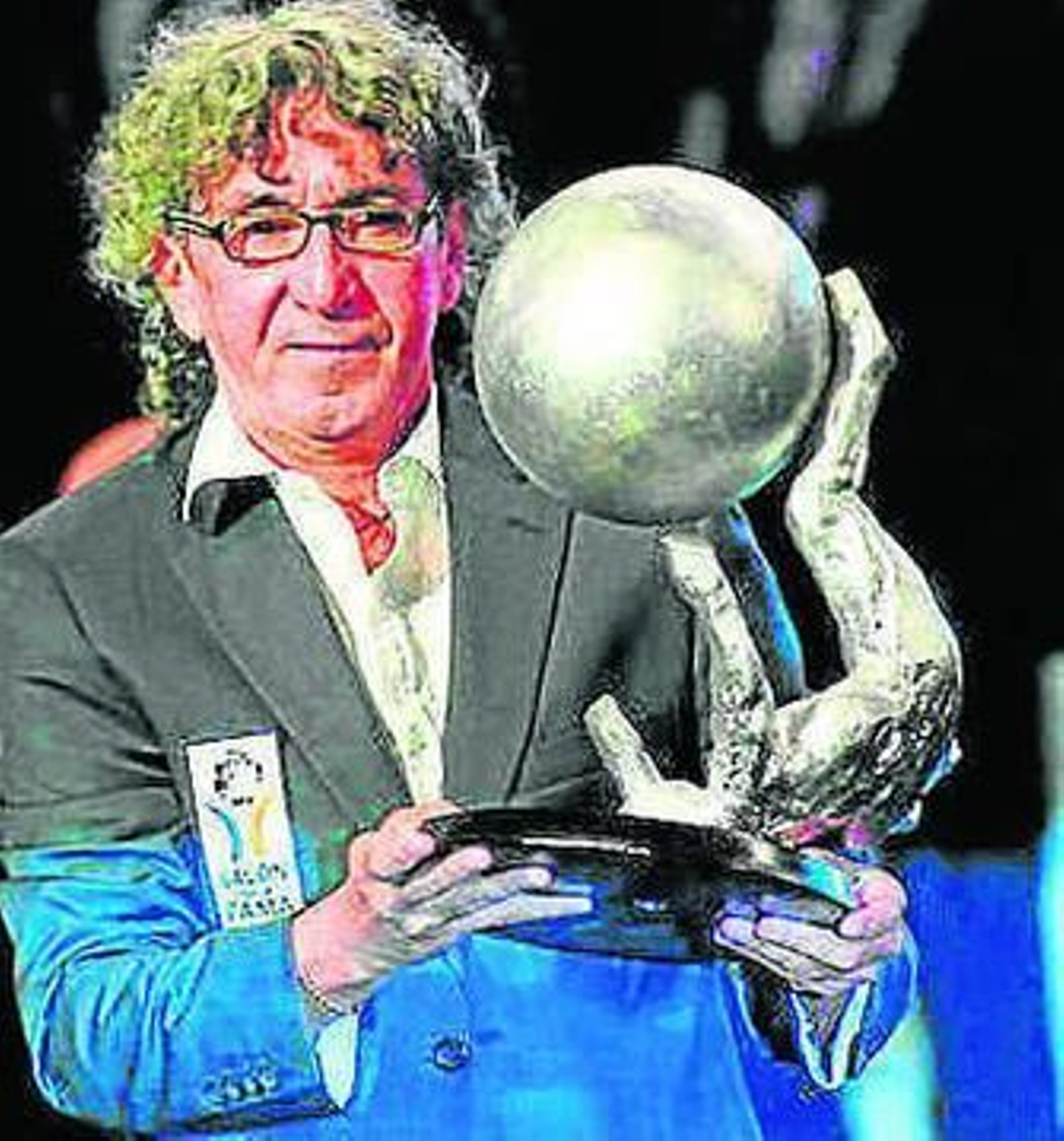 Mágico González, del balón a la literatura