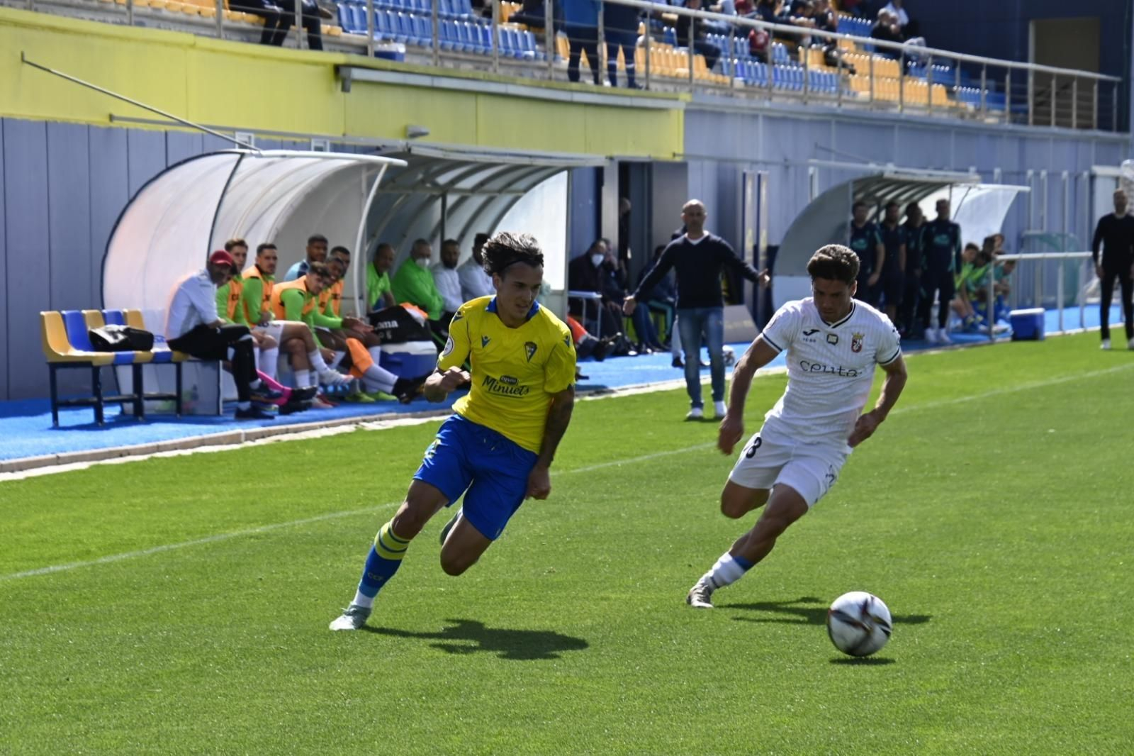 El cadista Cveticanin avanza por la banda derecha.