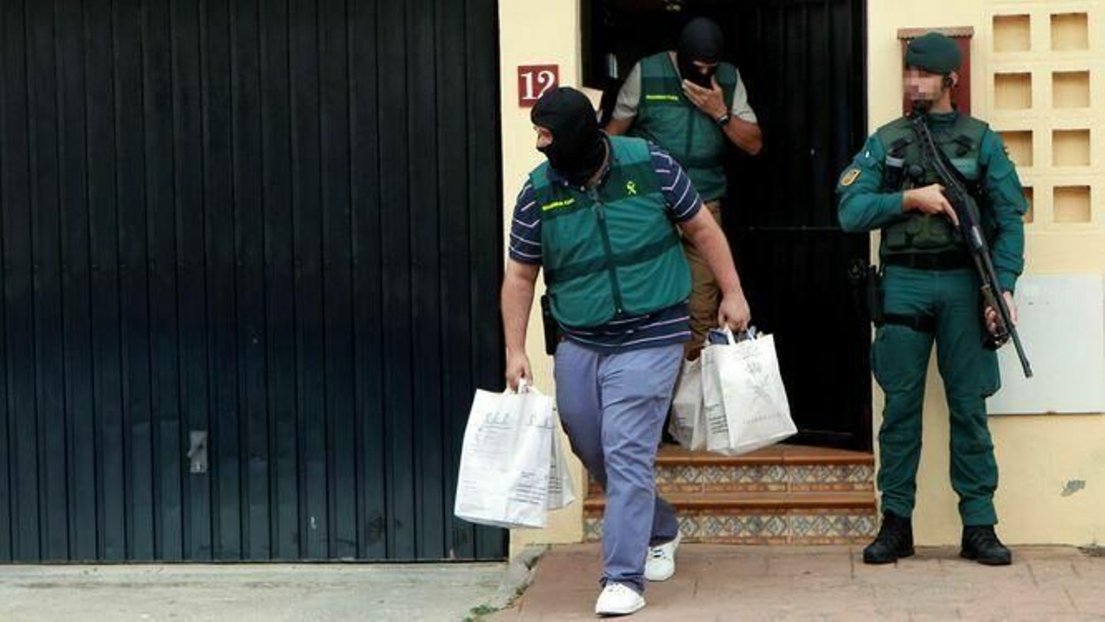 Registro en Huétor Tájar dentro de la operación contra el transporte de droga