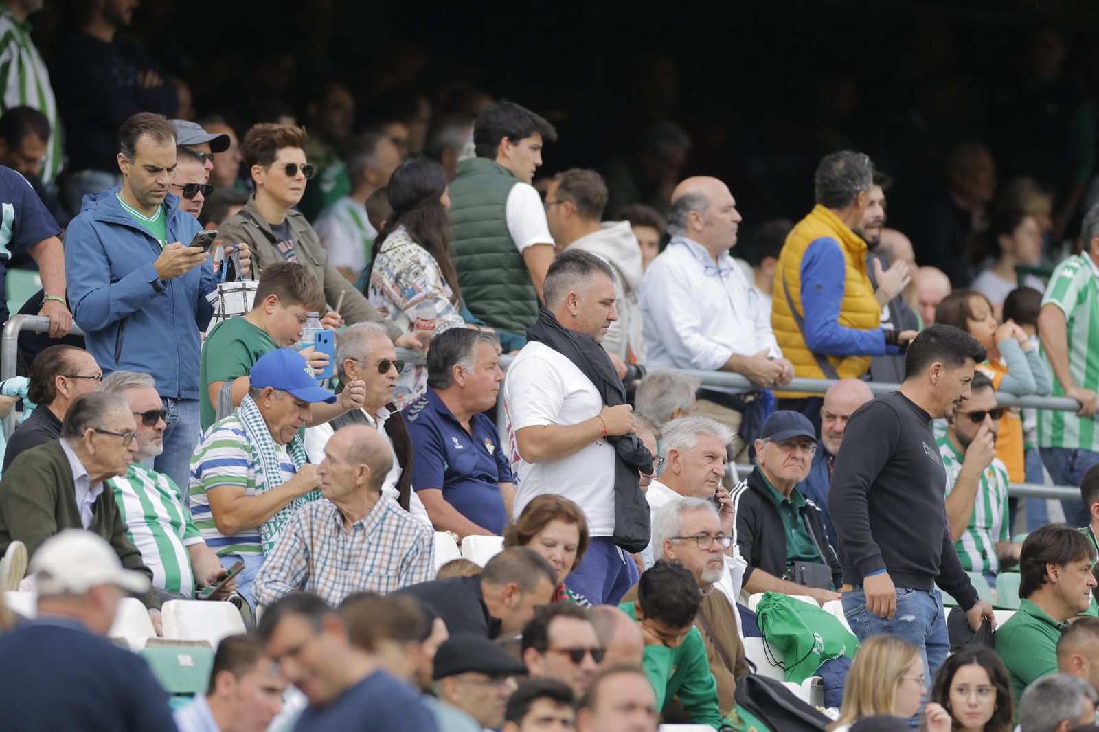 Búscate en las fotos del Betis-Osasuna