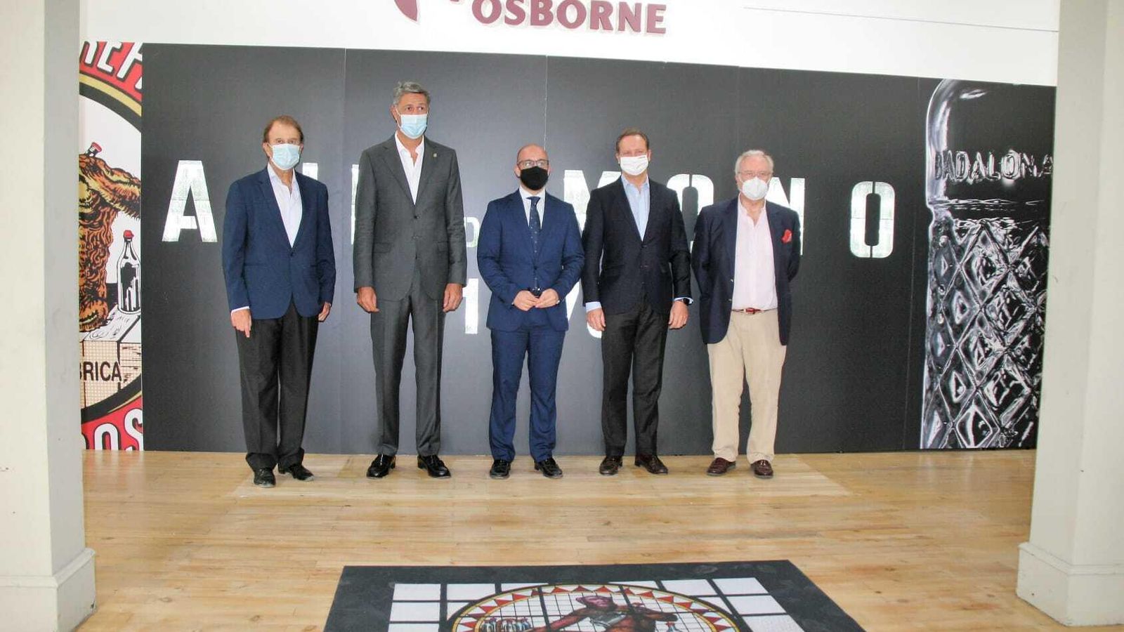 El panel de entrada de la exposición dedicada al Anís del Mono.