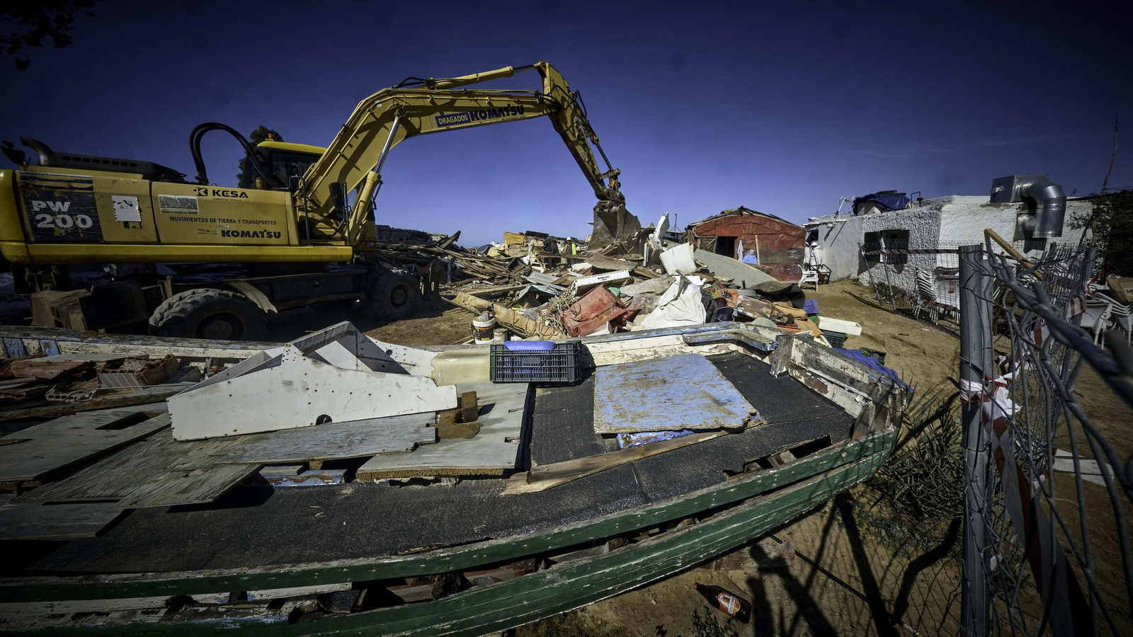 Derribos de las casetas de pescadores en la playa de La Casería