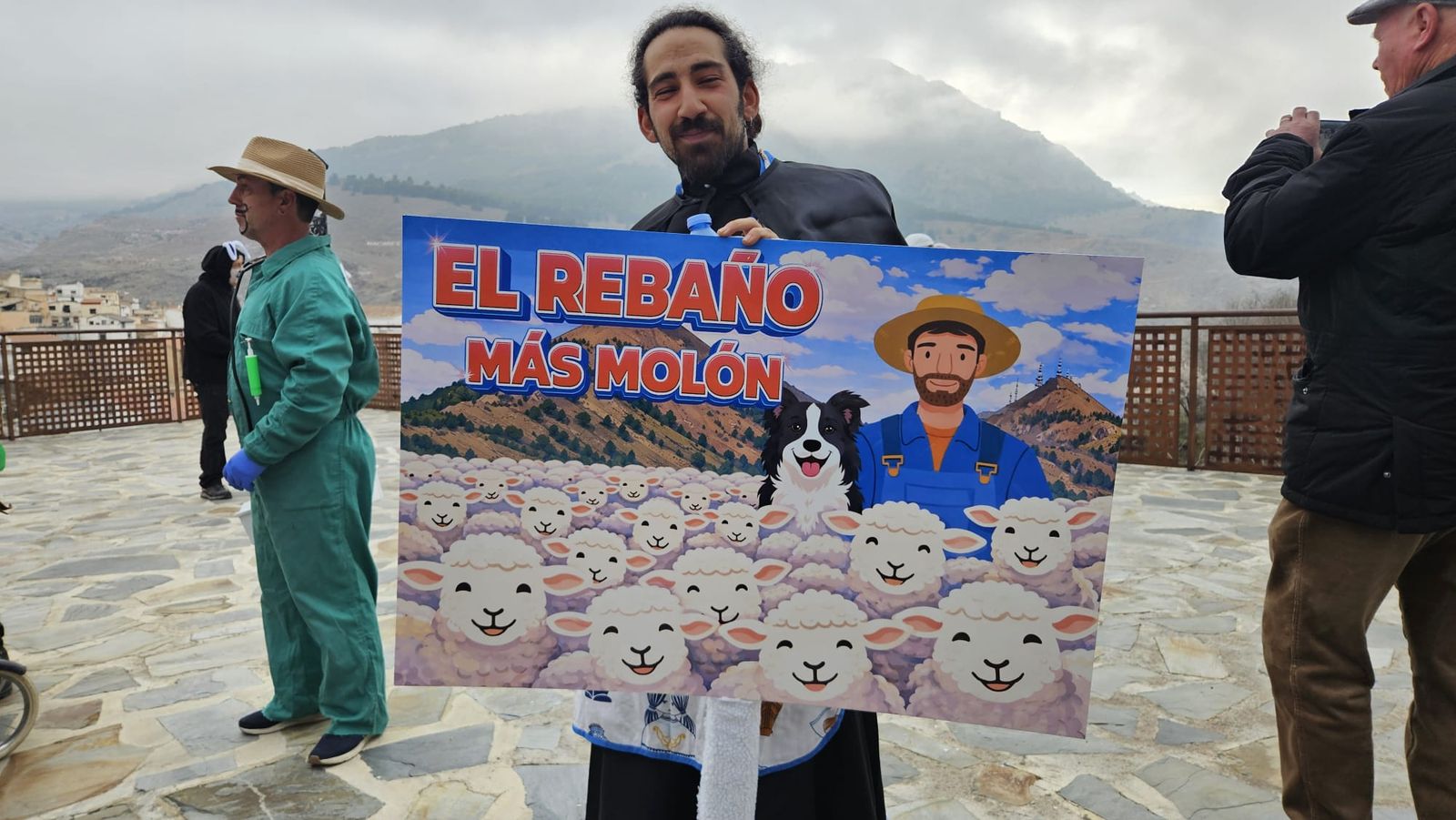 ‘El rebaño más molón’ toma el timón en Bacares y pide más ovejas contra el fuego