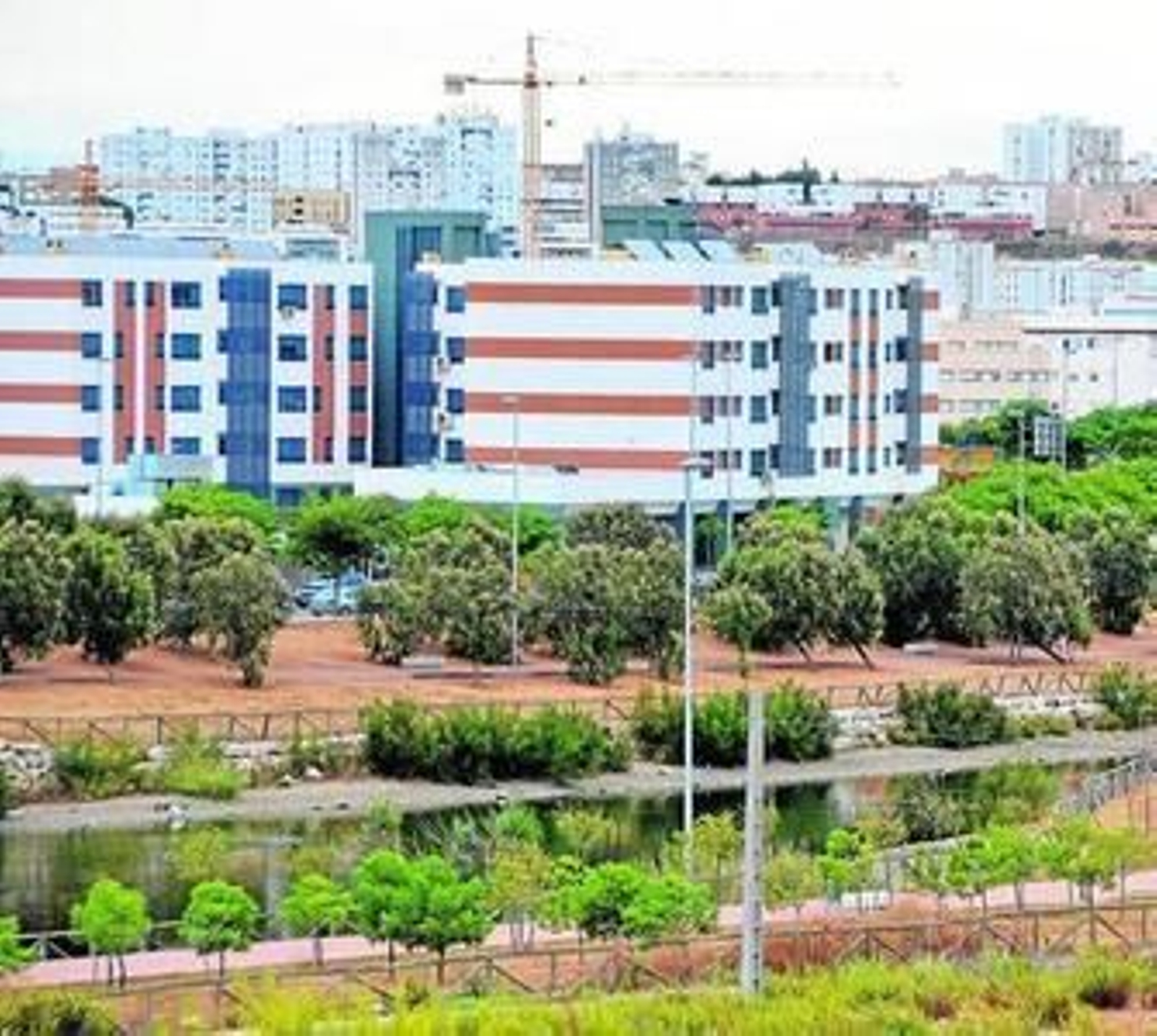 Vista panorámica de Janamar junto a la laguna de Torrox, hace unos días.