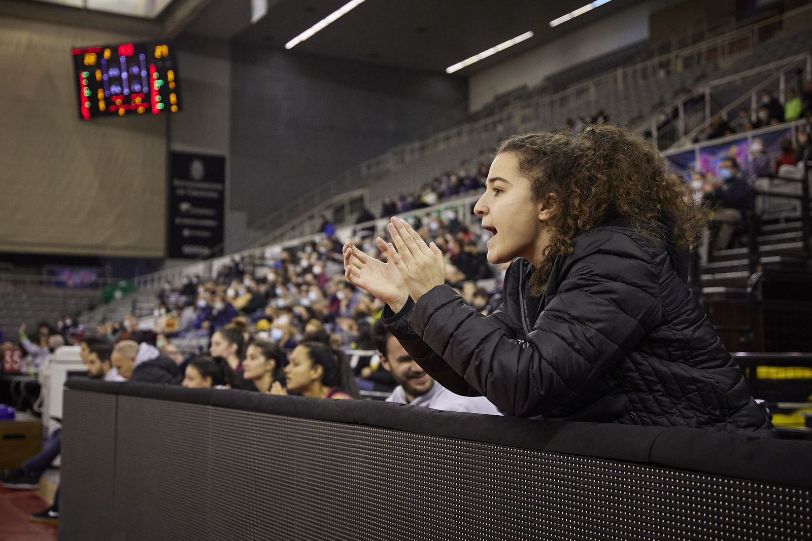Andrea Alcántara tras su lesión ha pasado a ser una aficionada más del Raca.