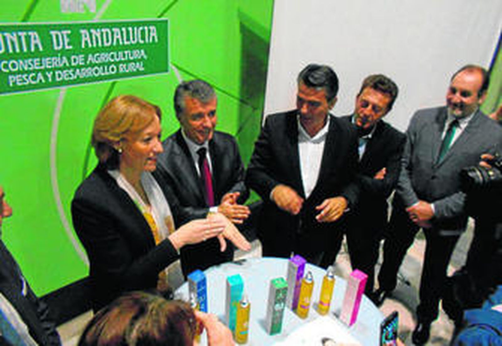 La firma dio a conocer esta línea de productos en Sevilla junto a la consejera de Agricultura, Carmen Ortiz.