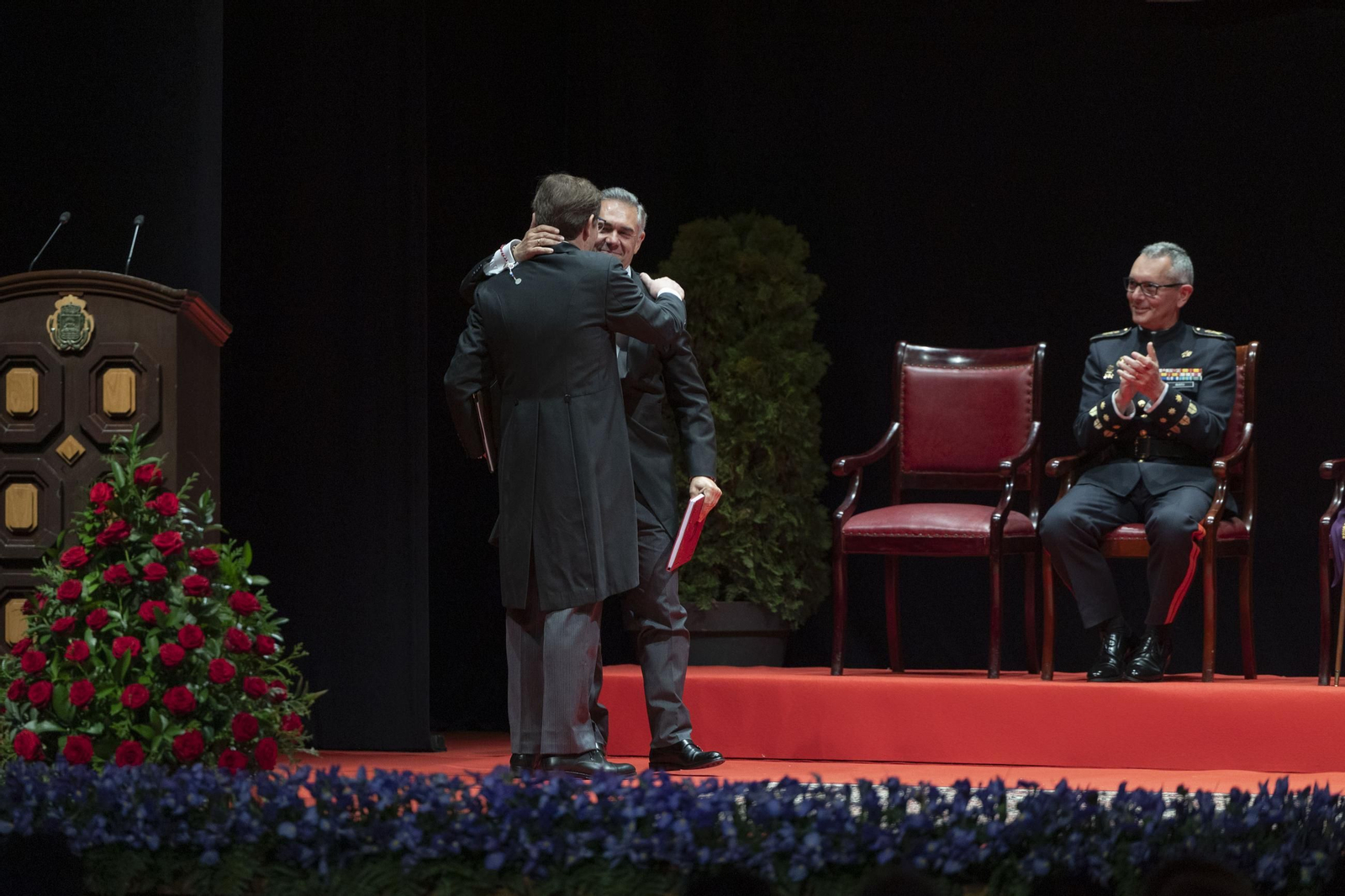 Imágenes del pregón de Semana Santa y besamanos en San Fernando el Domingo de Pasión