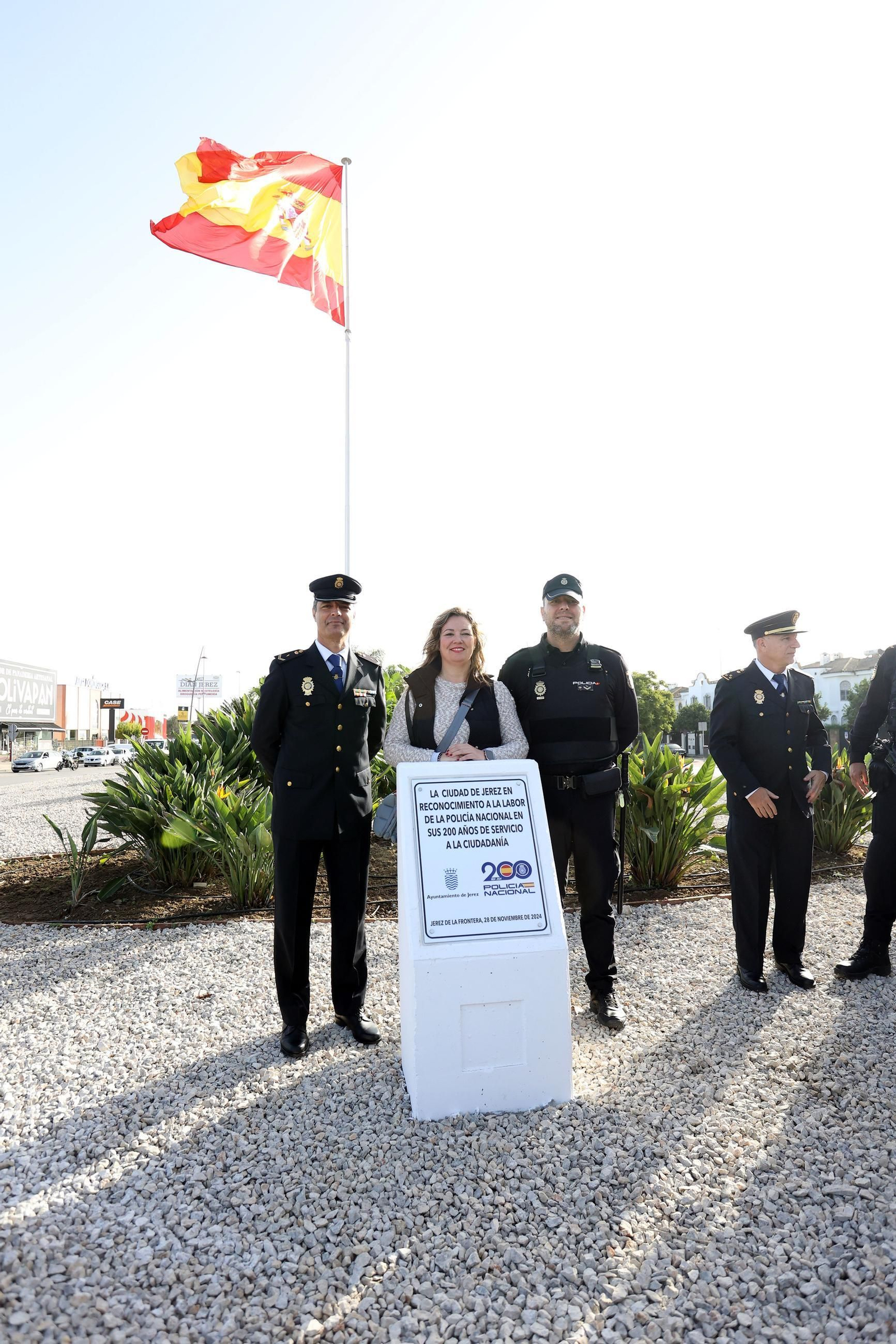 Imágenes de la inauguración de la rotonda de la Policía Nacional en Jerez