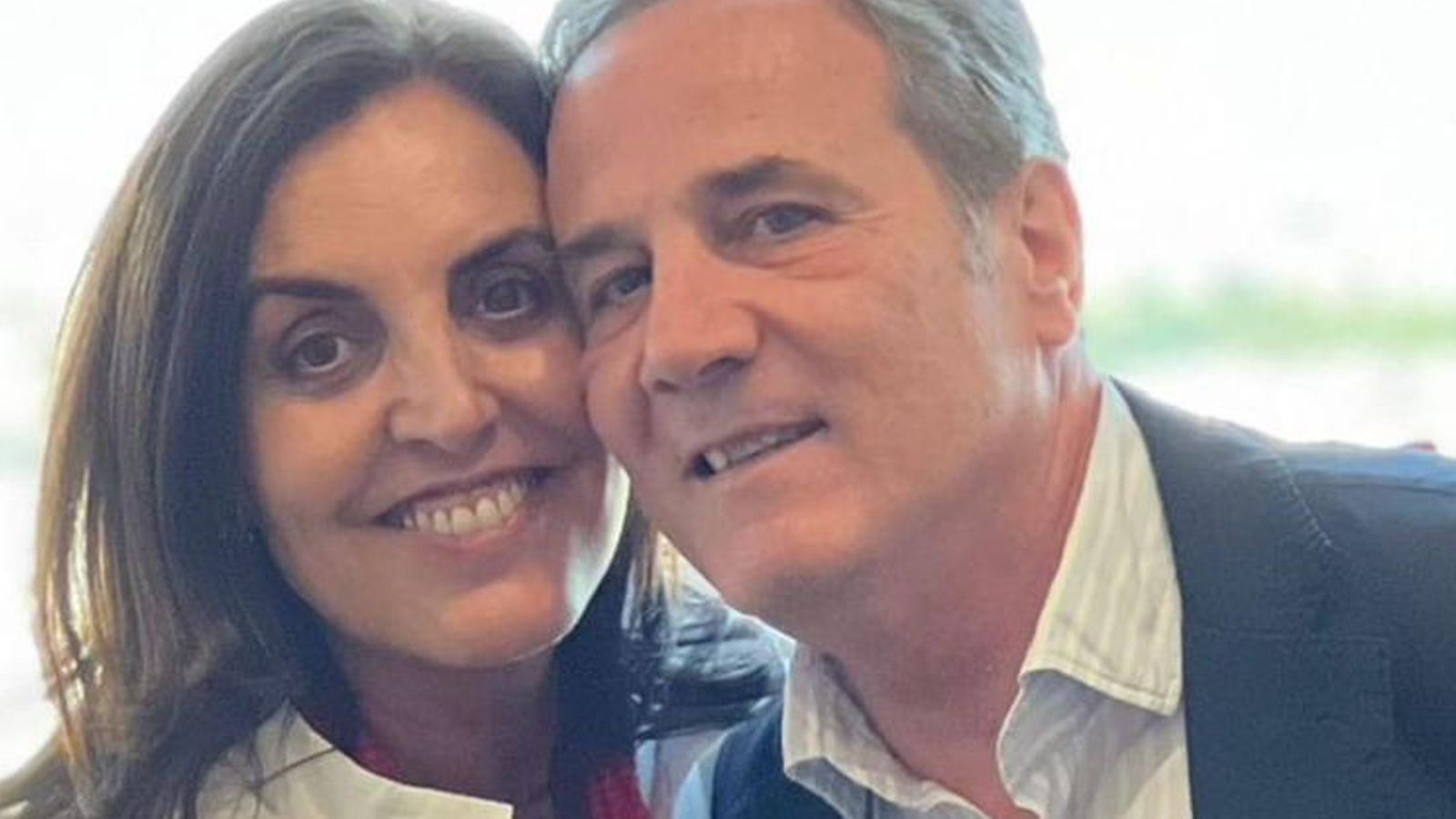 Fernando de Borbón junto a su esposa en una imagen familiar