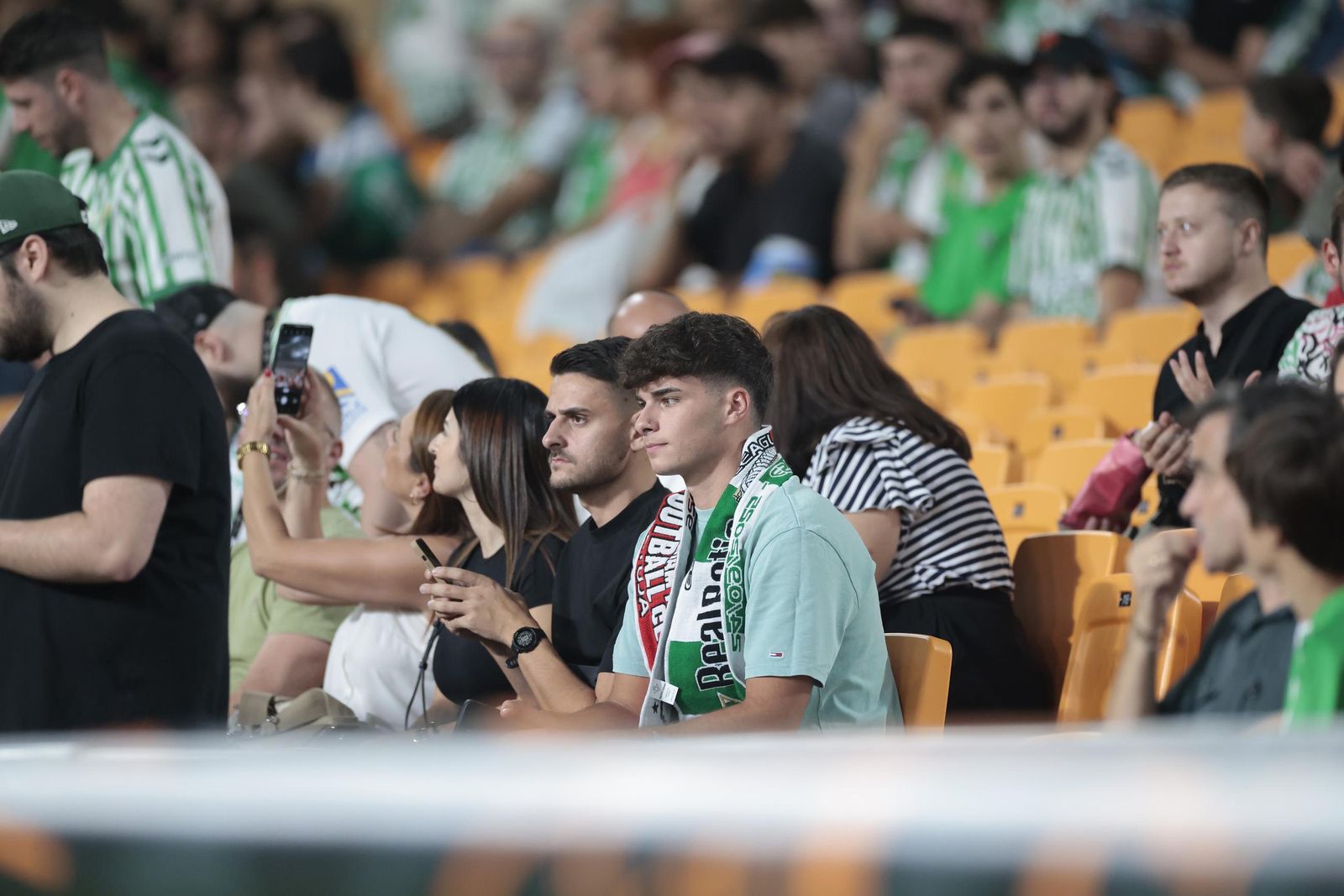Búscate en las fotos del Betis - Nottingham Forest