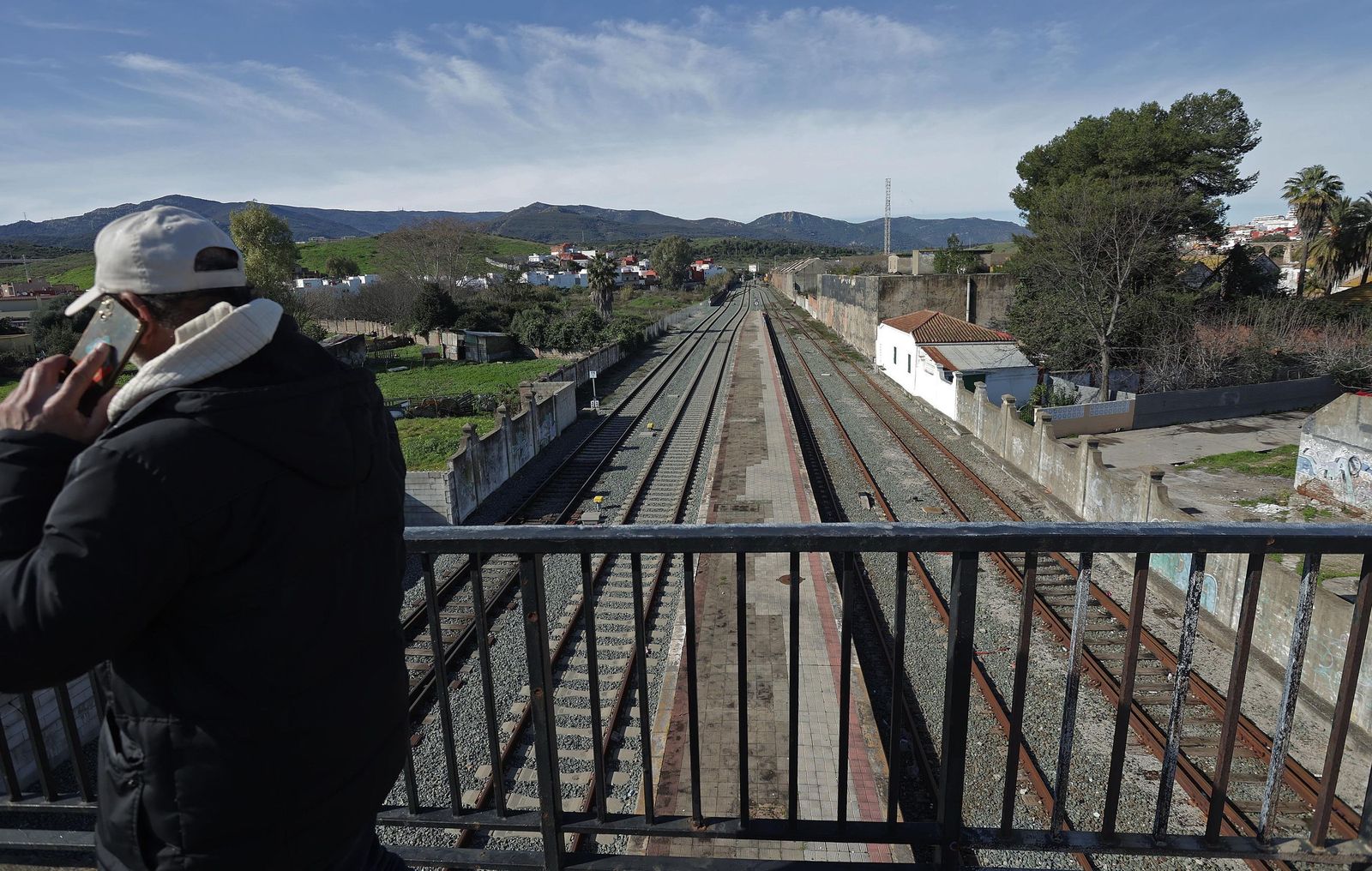 La consternación en Algeciras por la tragedia ferroviaria de Adamuz, en imágenes