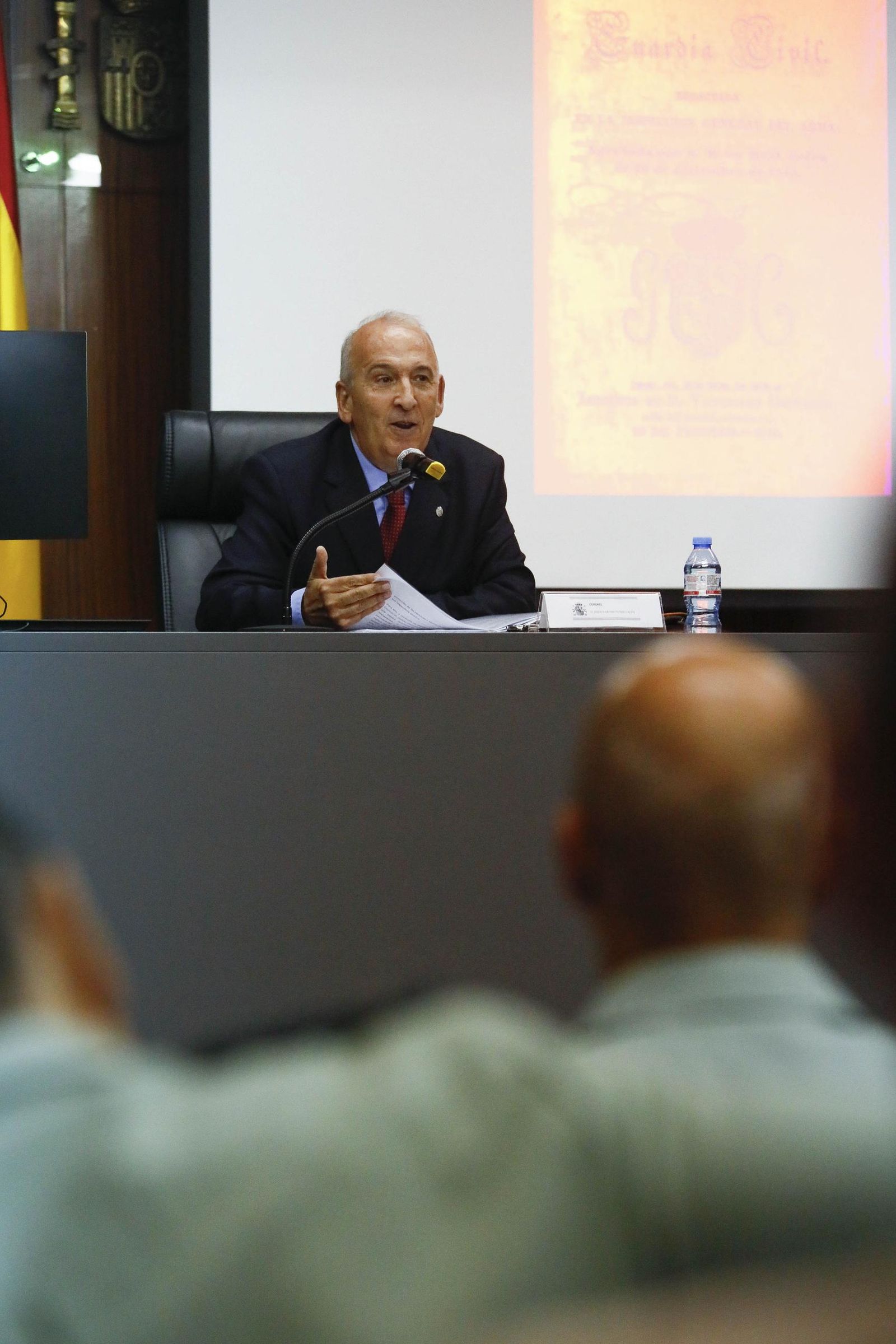 Las imágenes de la charla de Jesús Narciso Núñez Calvo sobre 'La creación de la Guardia Civil como nuevo modelo de seguridad pública' en Almería