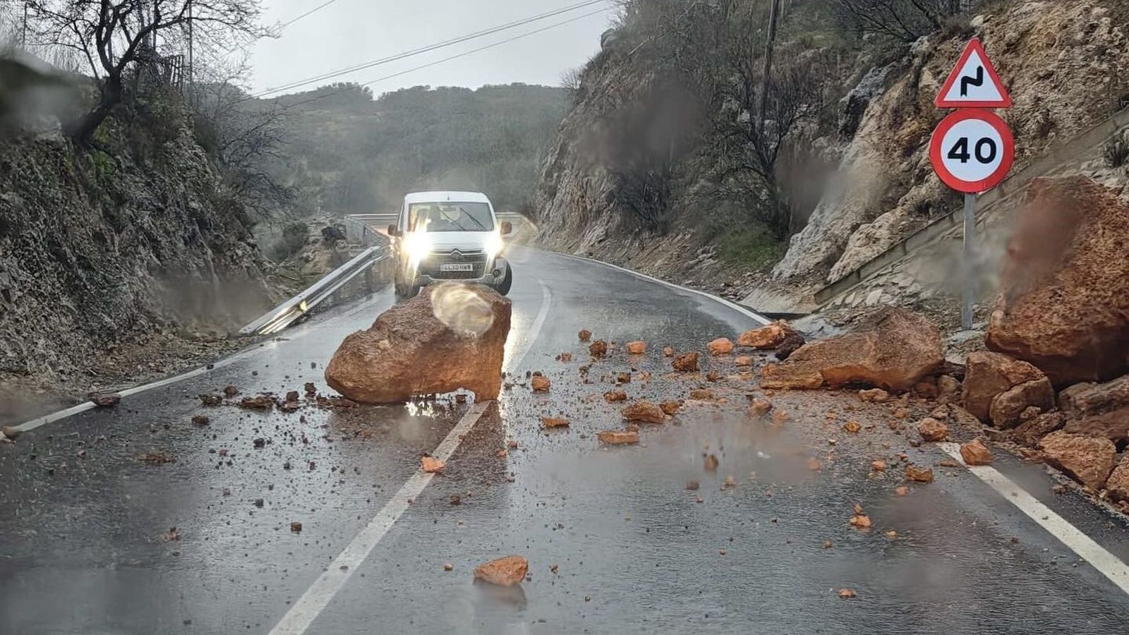 Desprendimiento de rocas en Iznalloz