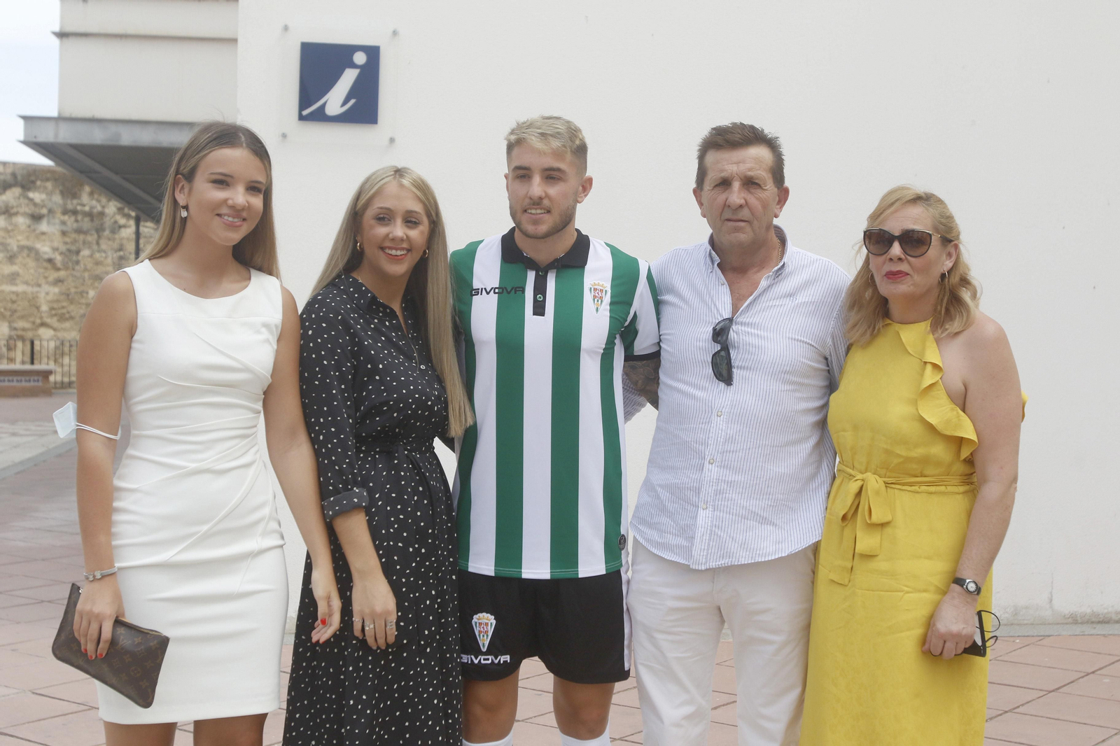 La presentación de Antonio Casas como jugador del Córdoba CF, en imágenes