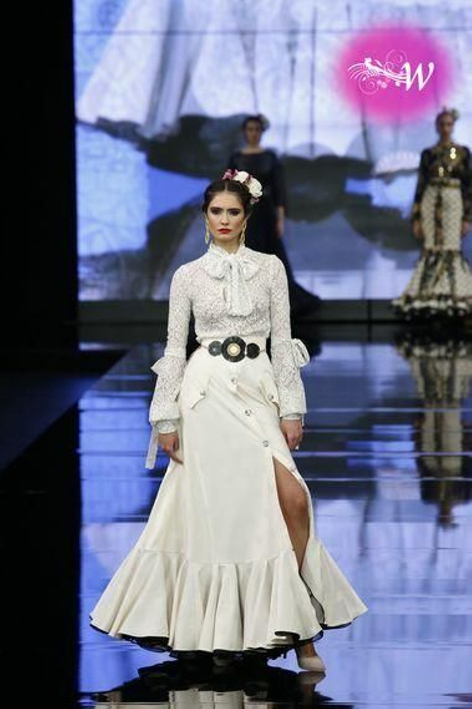 Carmen Vega presenta su colección en SIMOF 2020, todas las fotos de su desfile