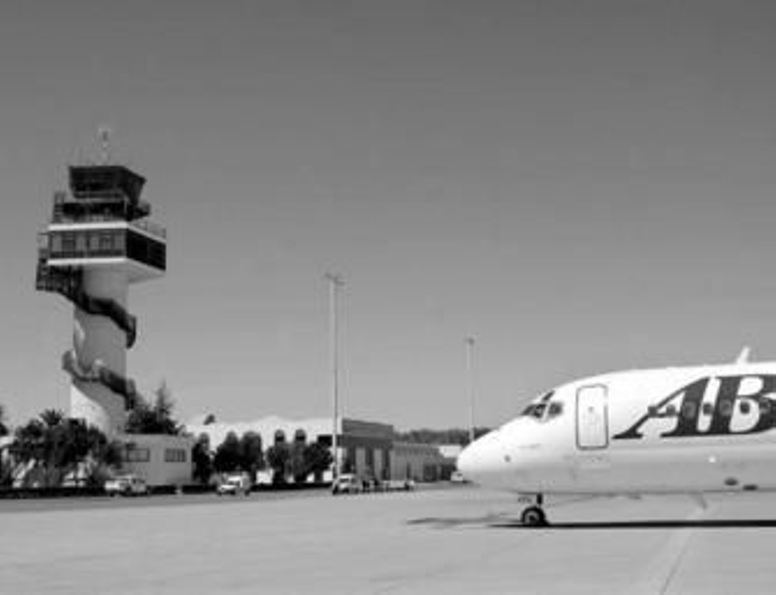 El aeropuerto puede perder una conexión más.