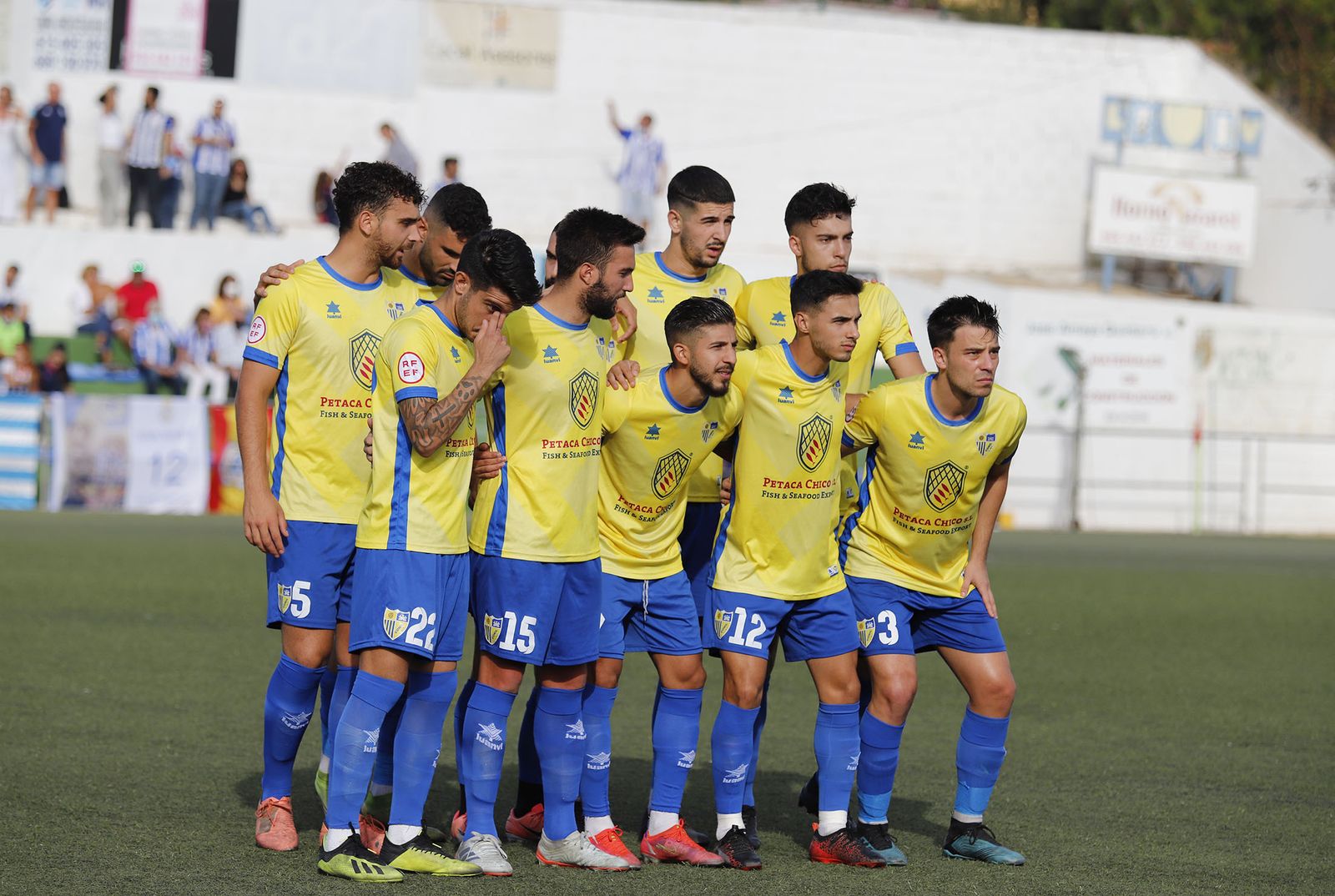 Imágenes del encuentro entre el Conil y el Recreativo de Huelva