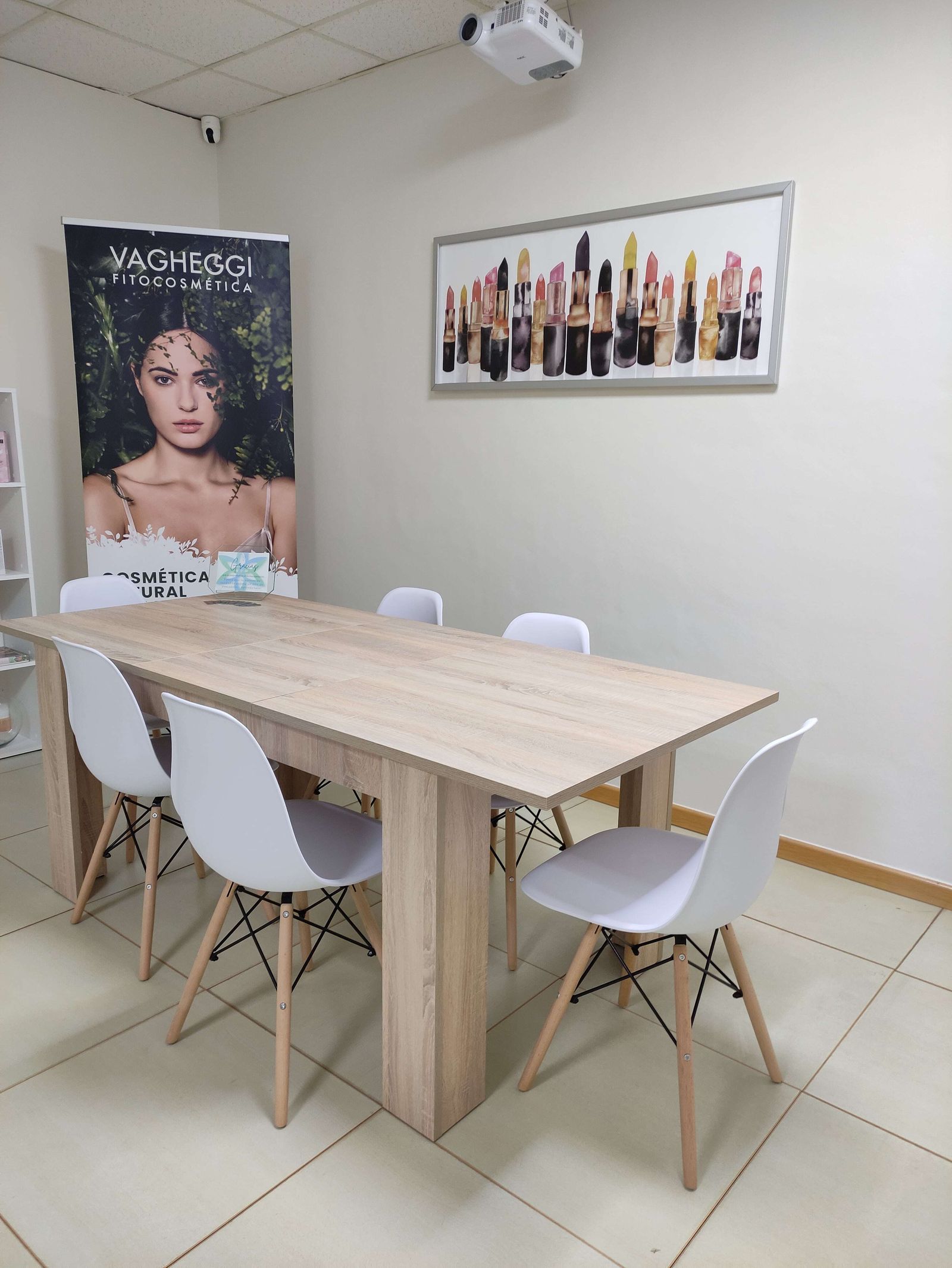 Sala donde se imparten los talleres de autocuidado y maquillaje.