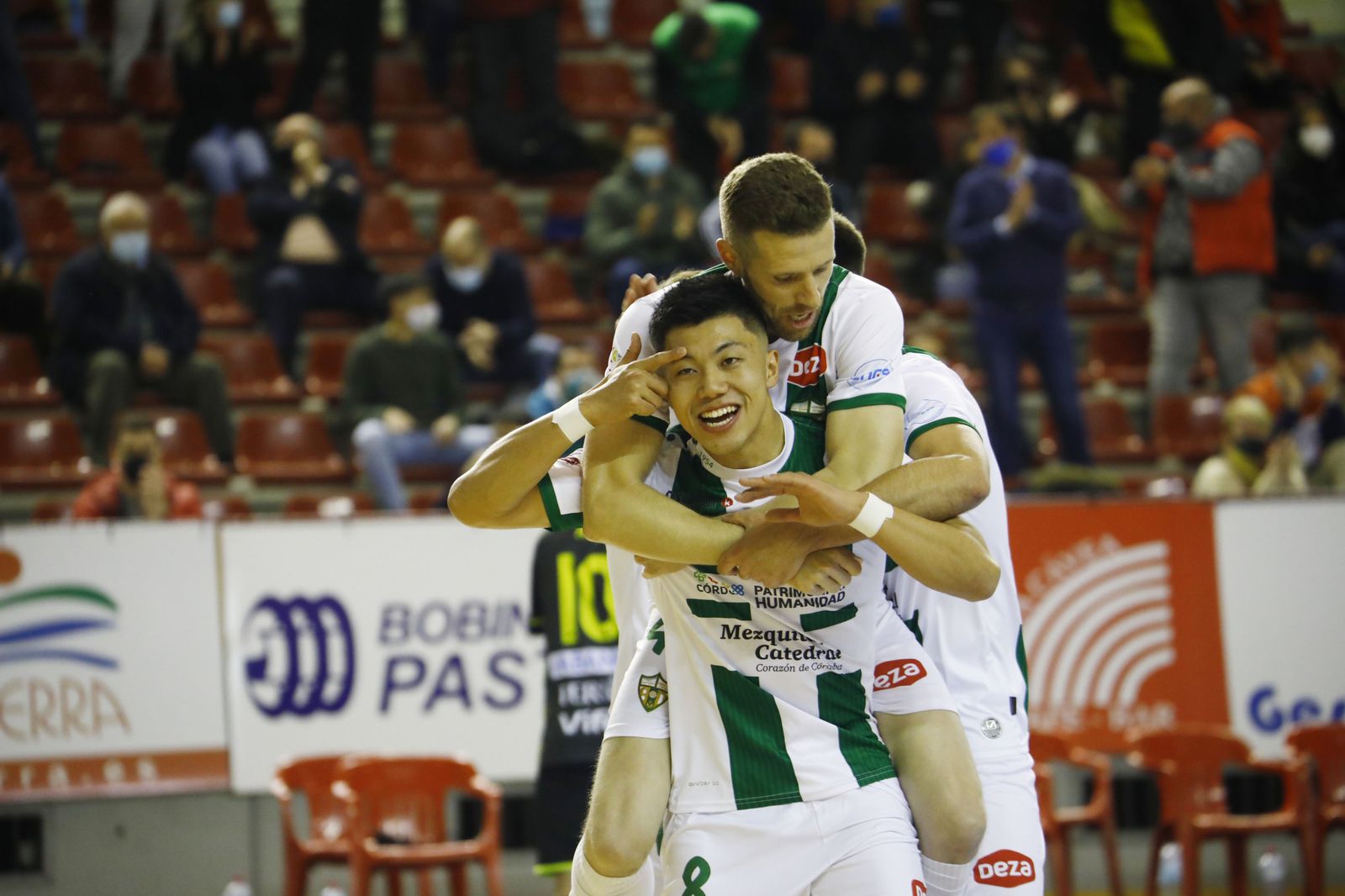 Las imágenes del triunfo del Córdoba Futsal ante O Parrulo