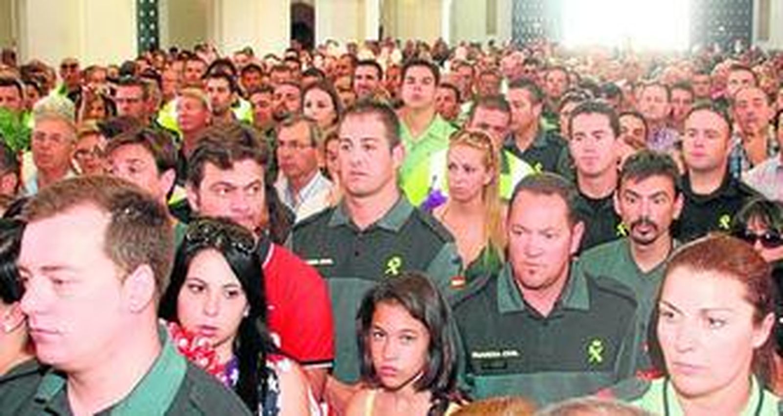Los guardias civiles de Huelva y sus familiares asistieron ayer a la misa de acción de gracias oficiada en el Santuario de la Virgen del Rocío.
