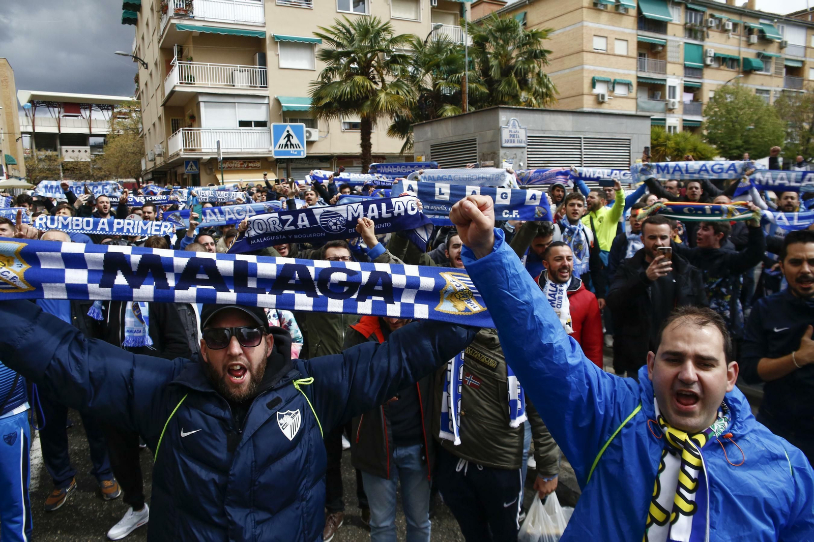 Las fotos de la afición malaguista en Granada