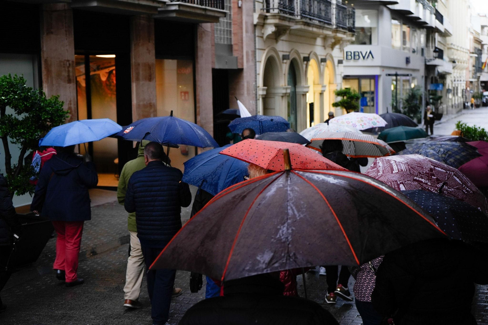 Imágenes del viernes 4 de abril en Huelva