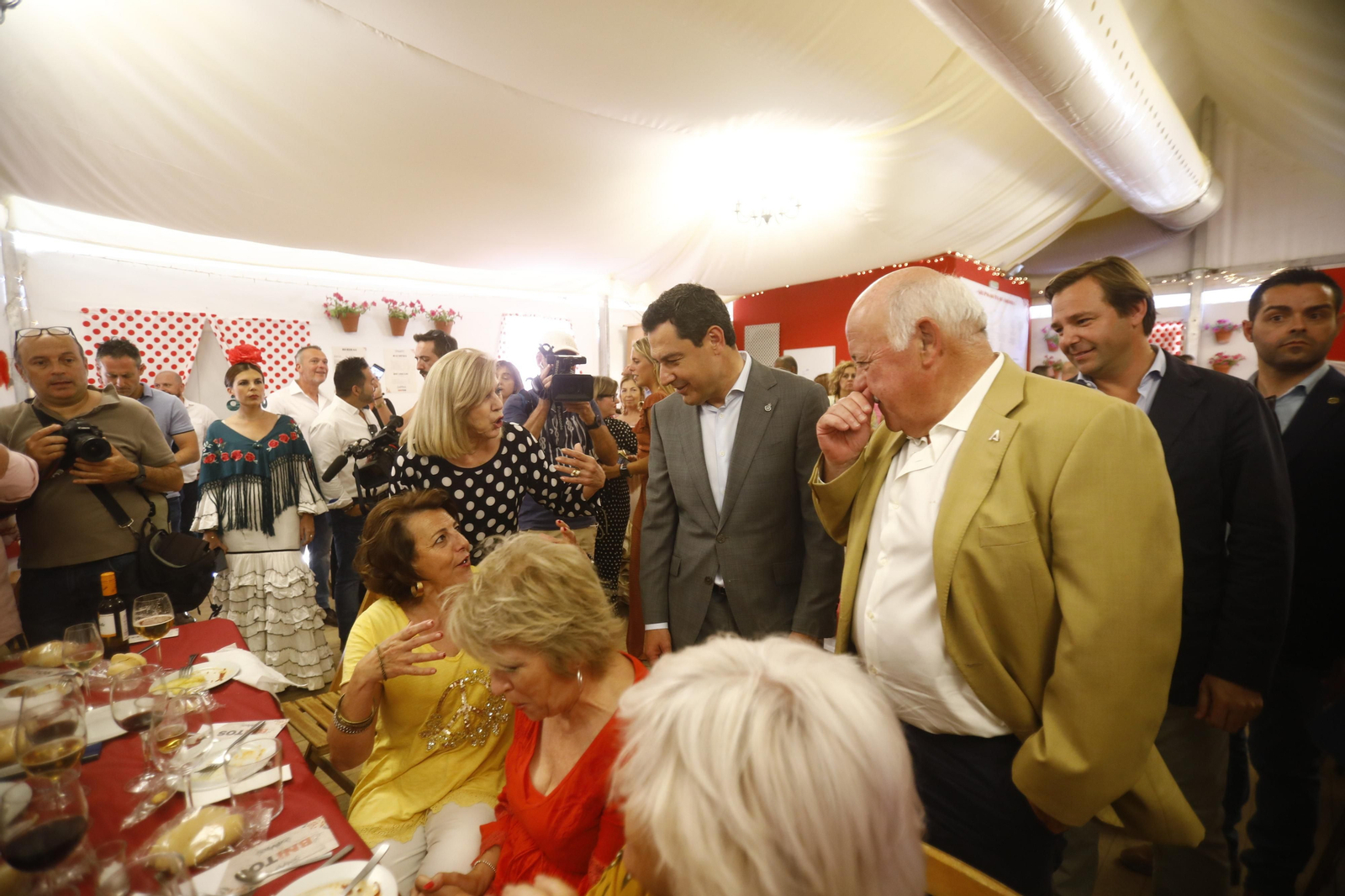 La visita de Juanma Moreno a la Feria de Córdoba, en imágenes