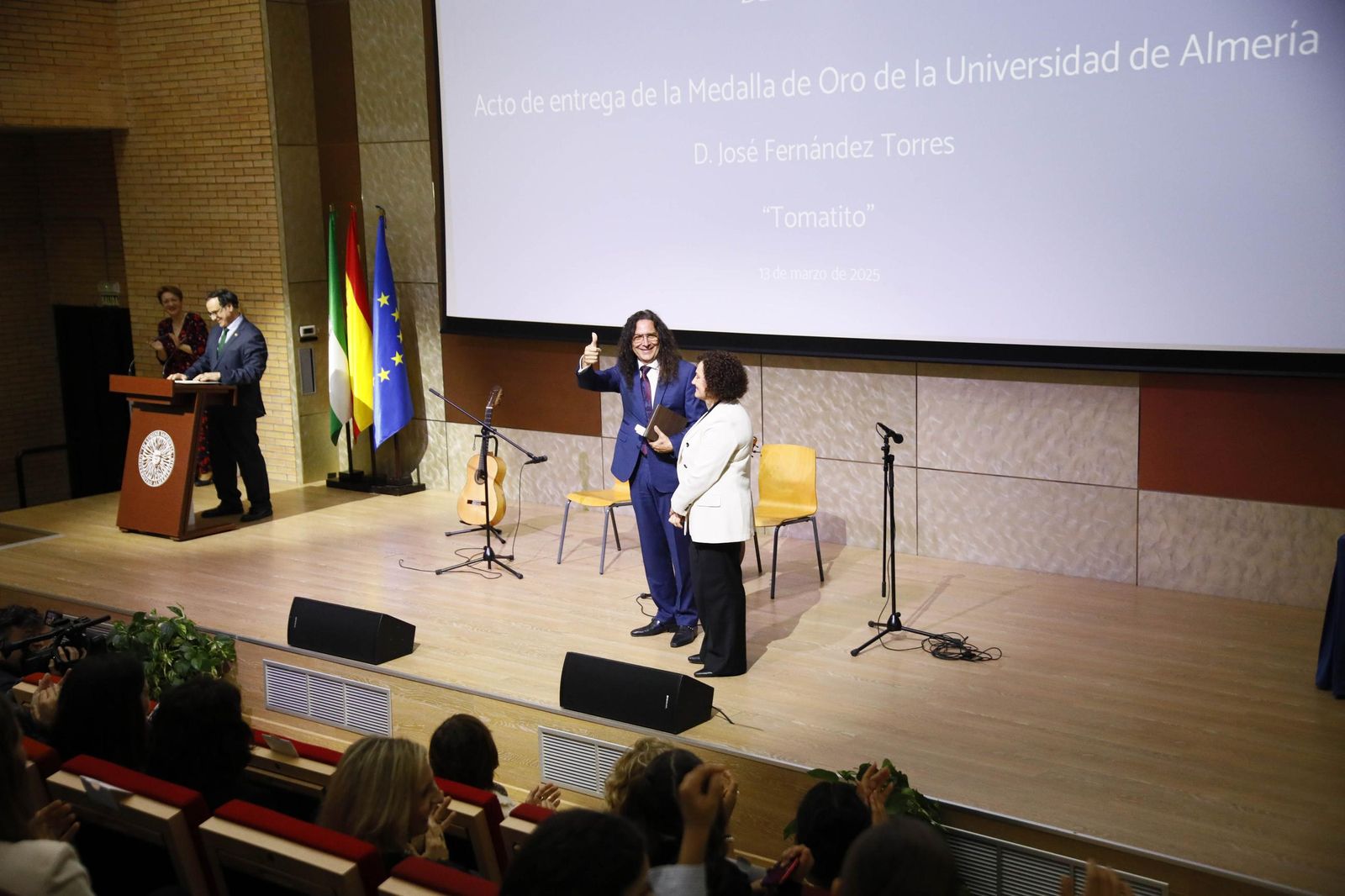 Las imágenes del acto de entrega de la Medalla de Oro a José Fernández Torres Tomatito, en la Universidad de Almería