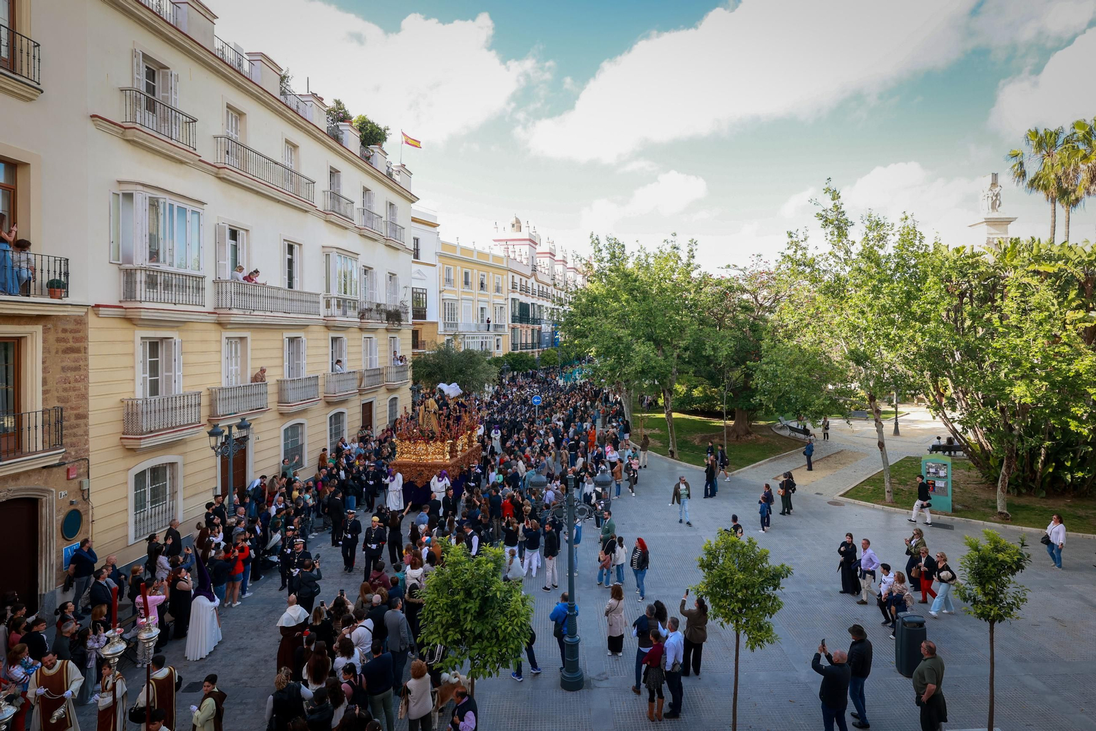 Imágenes de la salida del Prendimiento en la Semana Santa de Cádiz 2025
