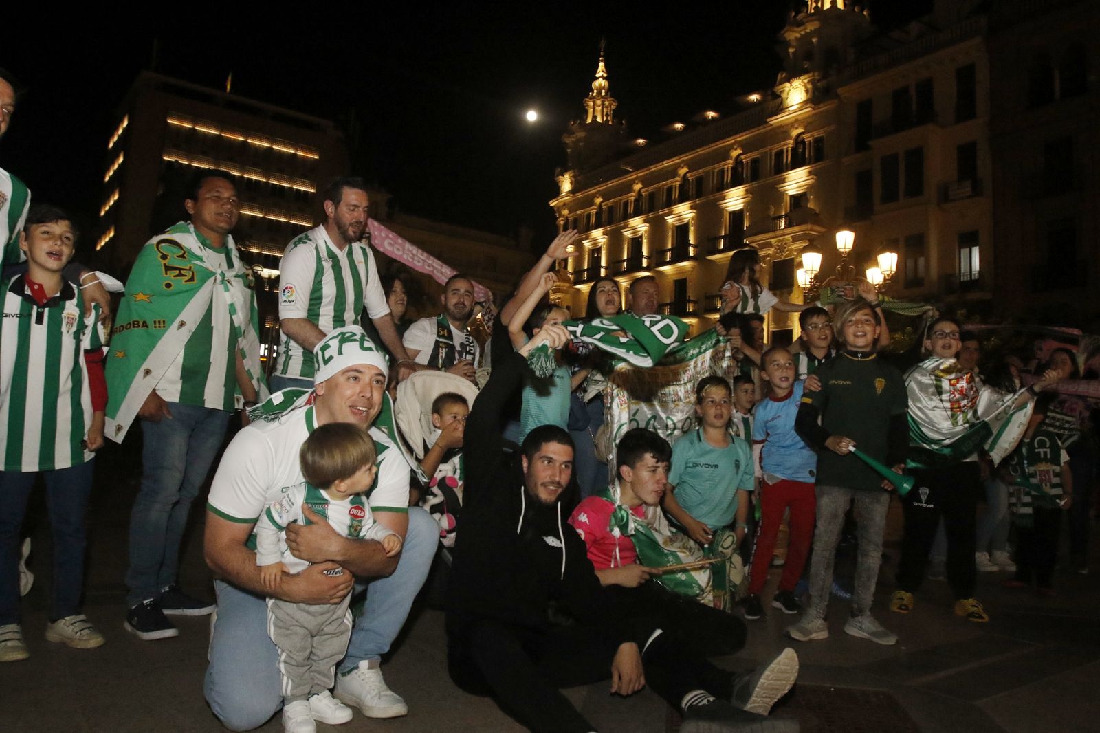 La fiesta de la afición del Córdoba CF en Las Tendillas