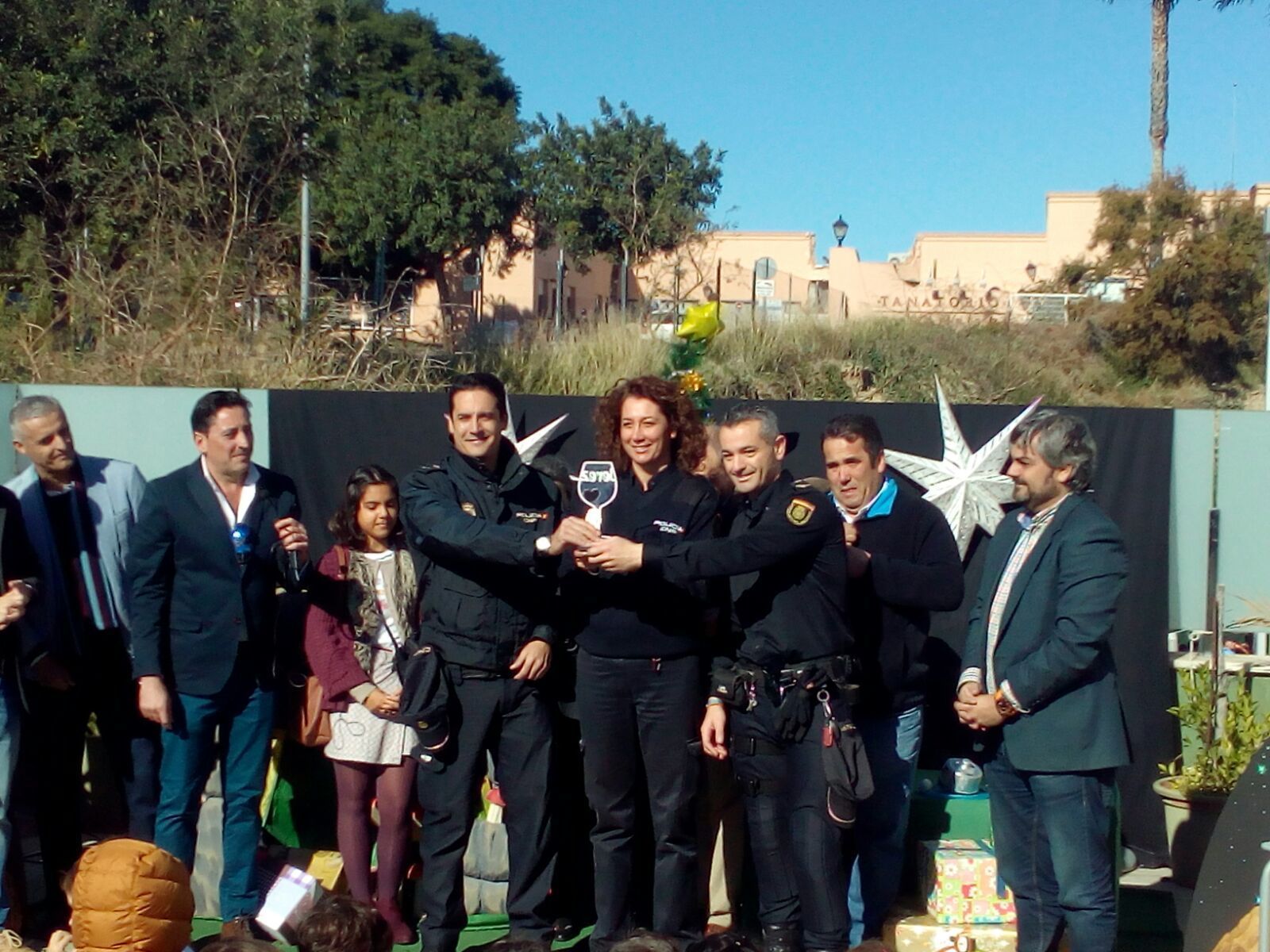 Un momento de la entrega del premio a la Policía Nacional en el acto de colofón de la campaña.